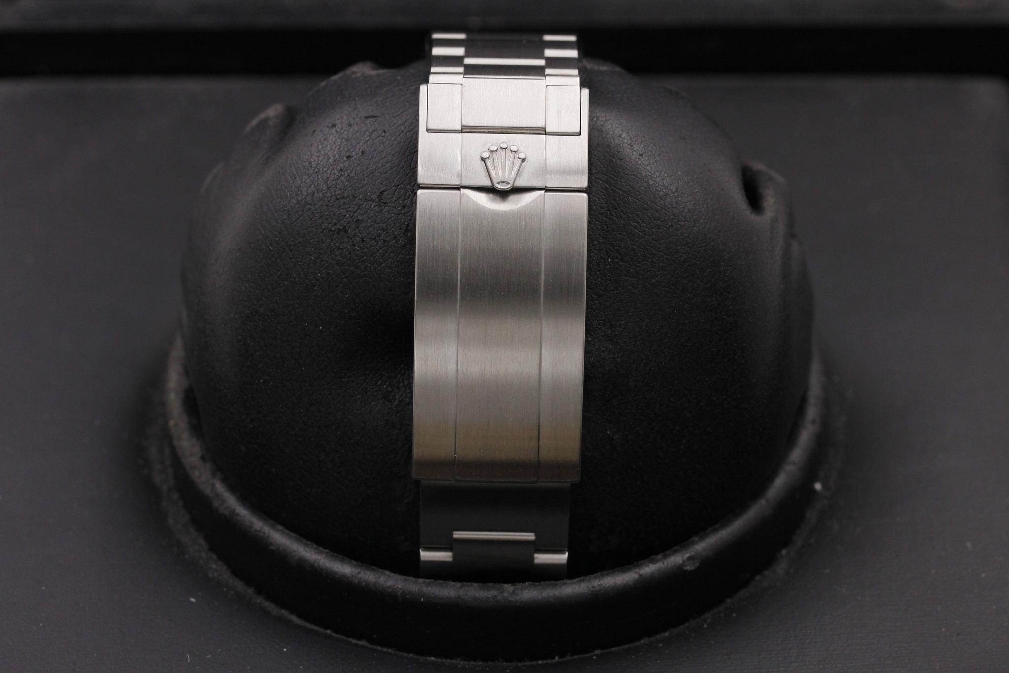 Watch Image 8