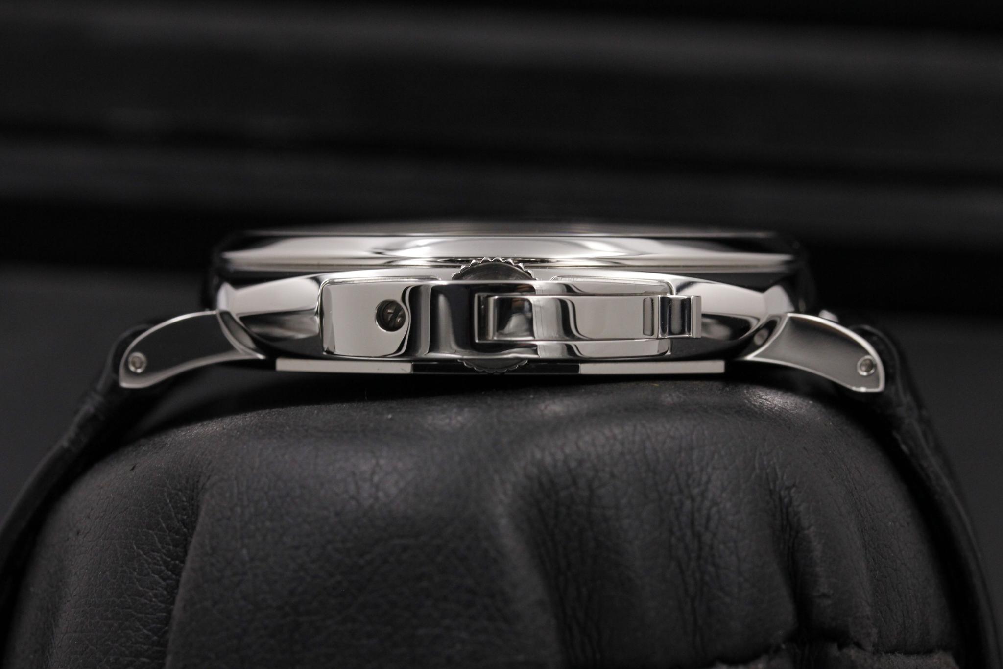Watch Image 3