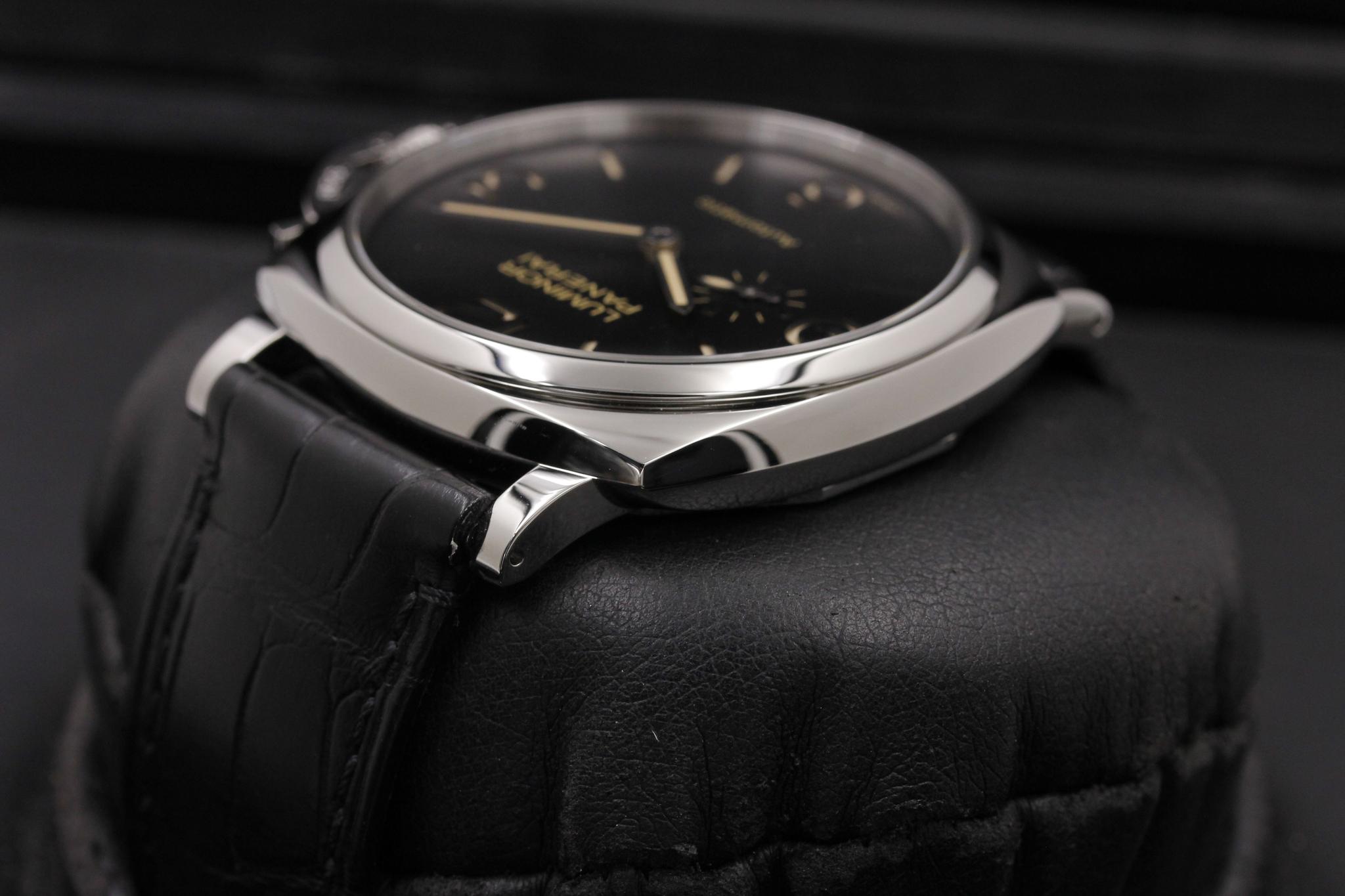 Watch Image 5