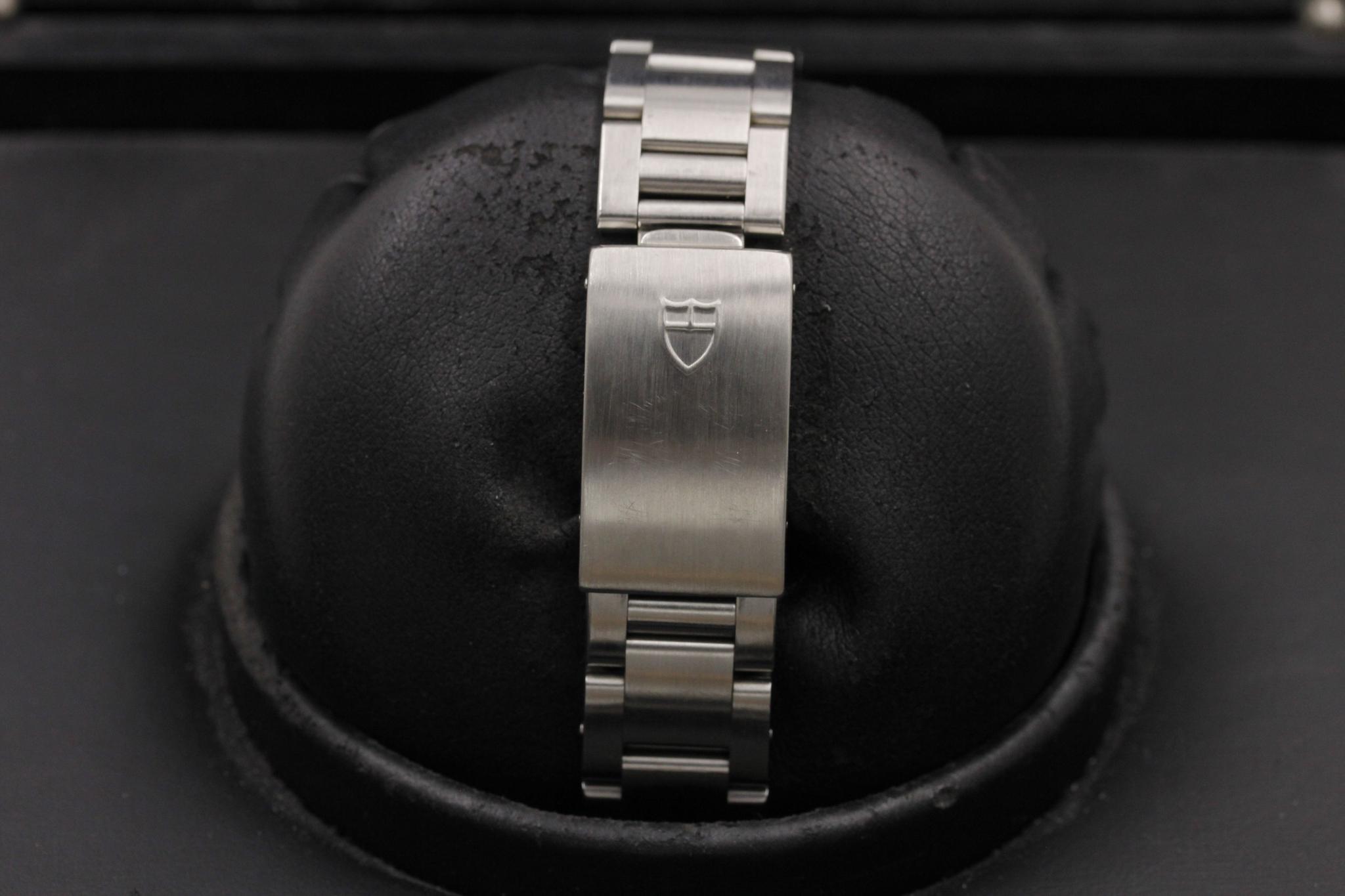 Watch Image 7