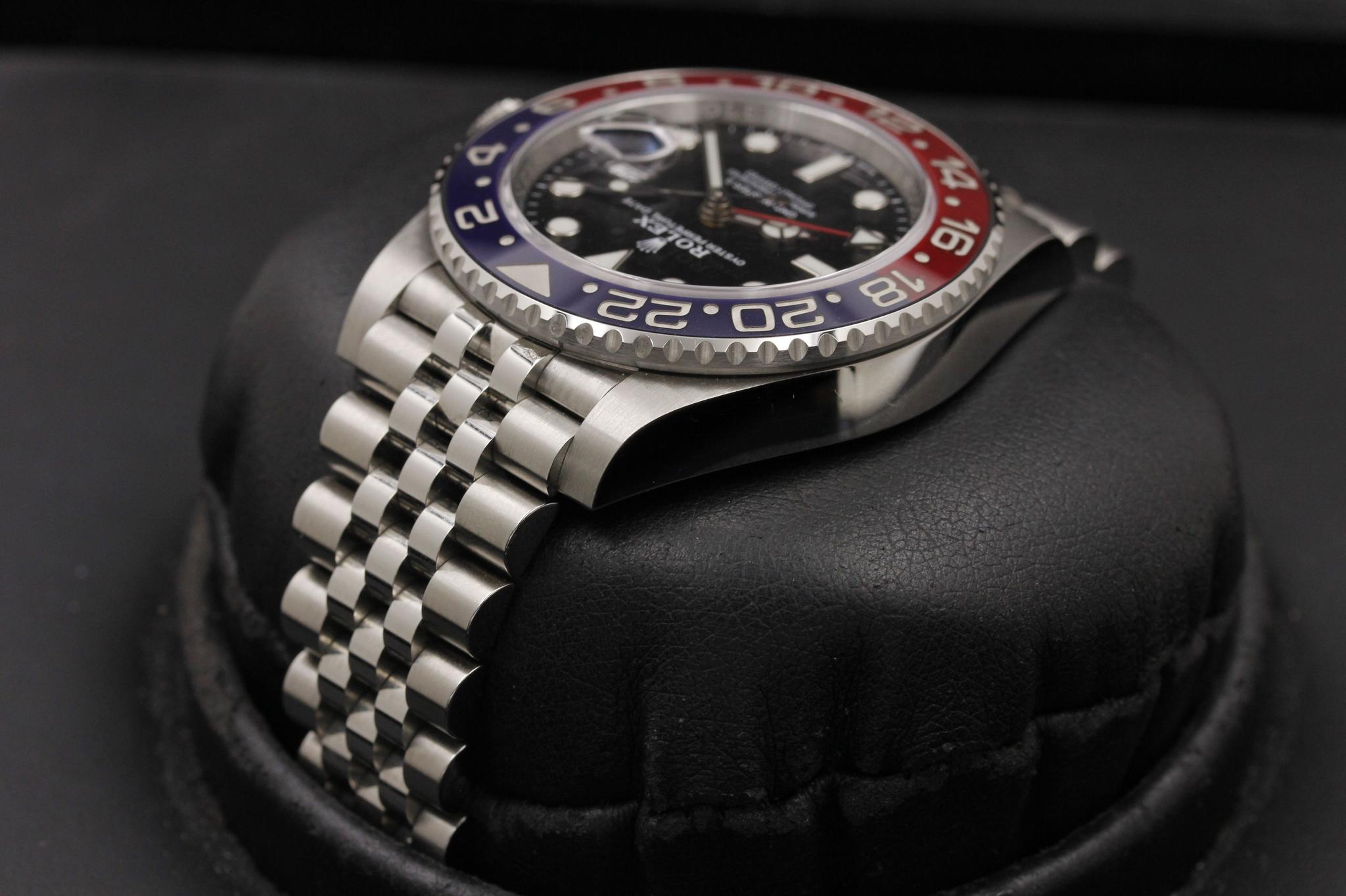 Watch Image 5