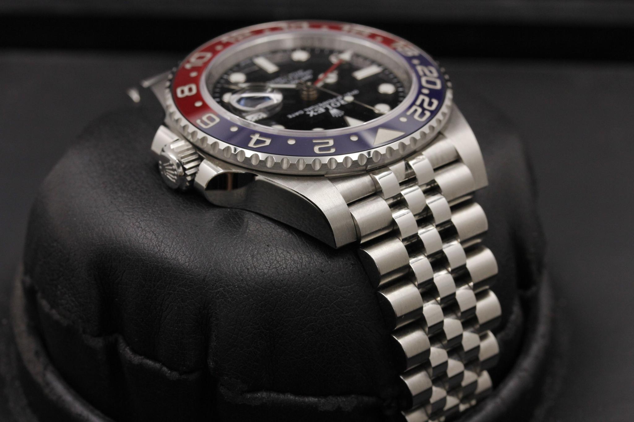 Watch Image 4