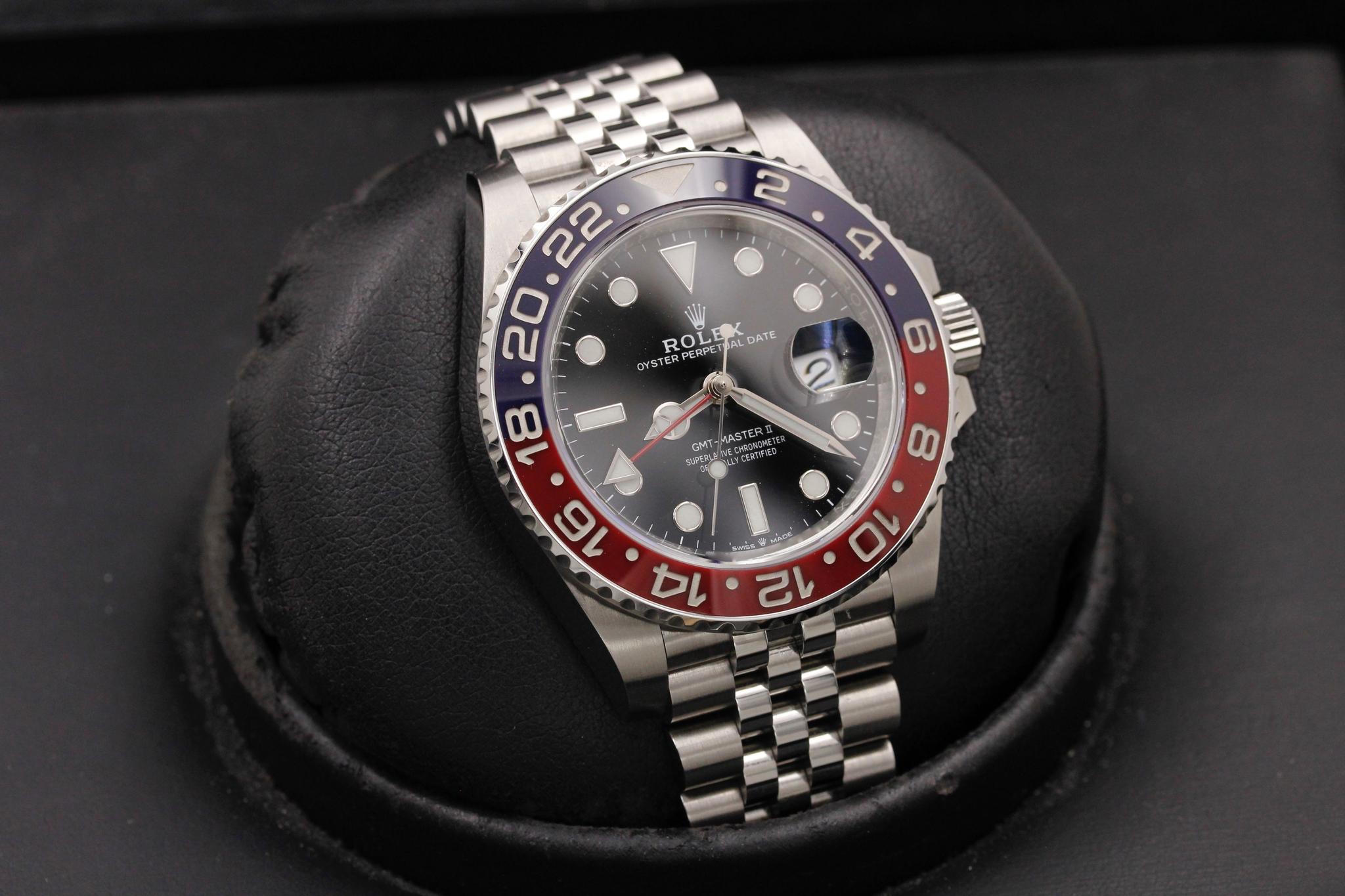Watch Image 10