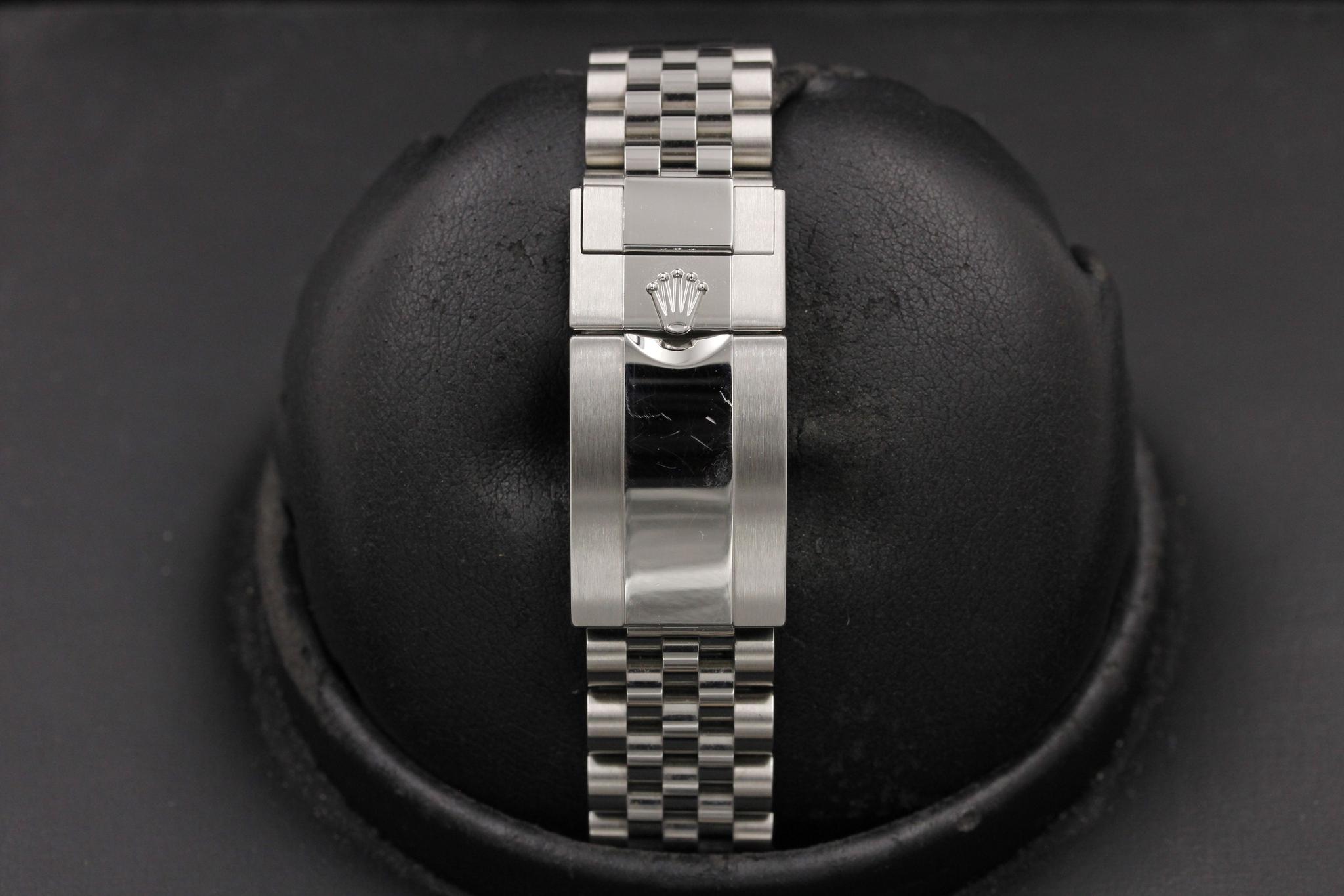 Watch Image 8