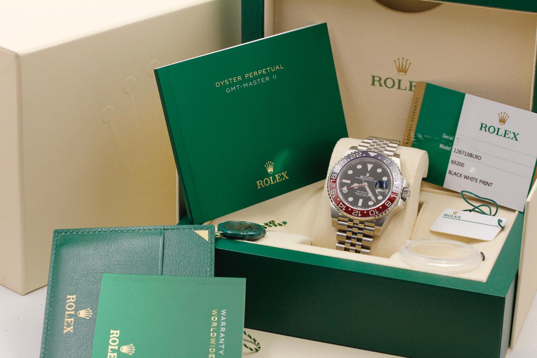 Watch Image 11