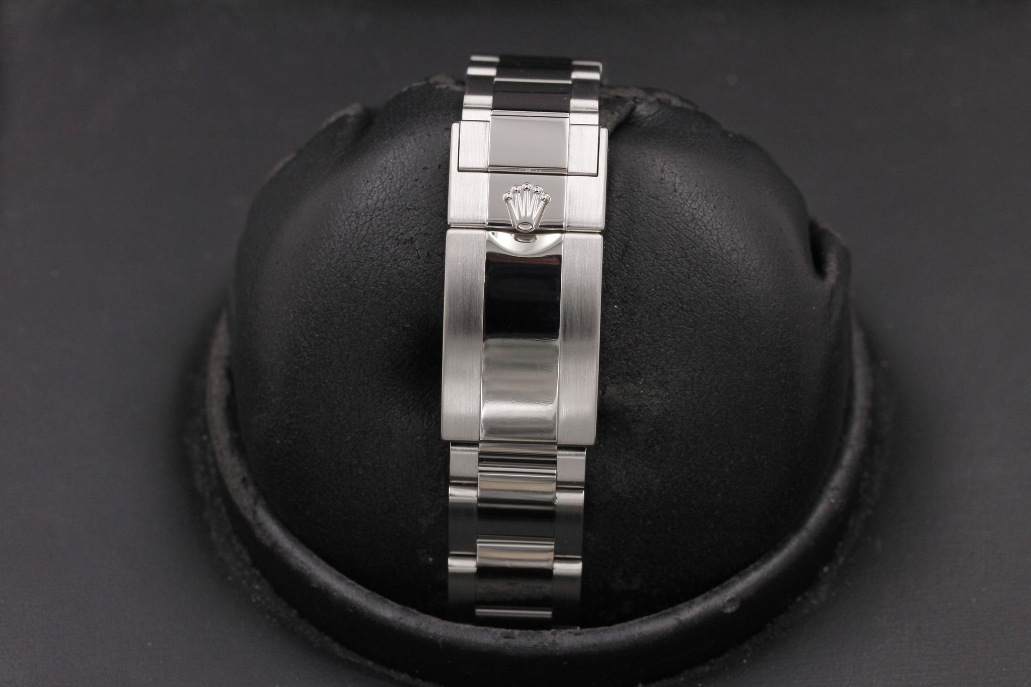 Watch Image 8