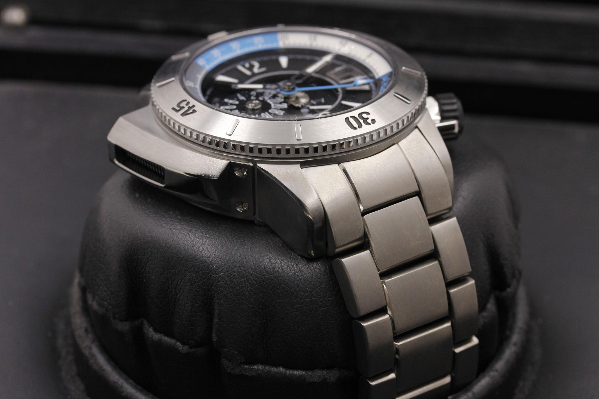 Watch Image 6