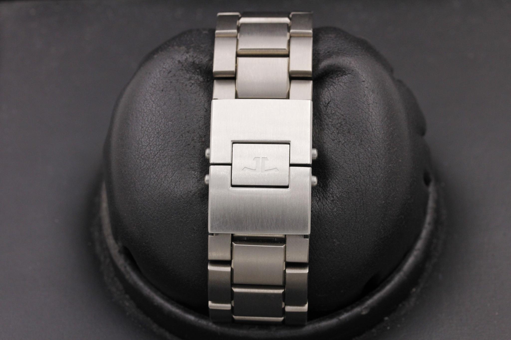 Watch Image 8