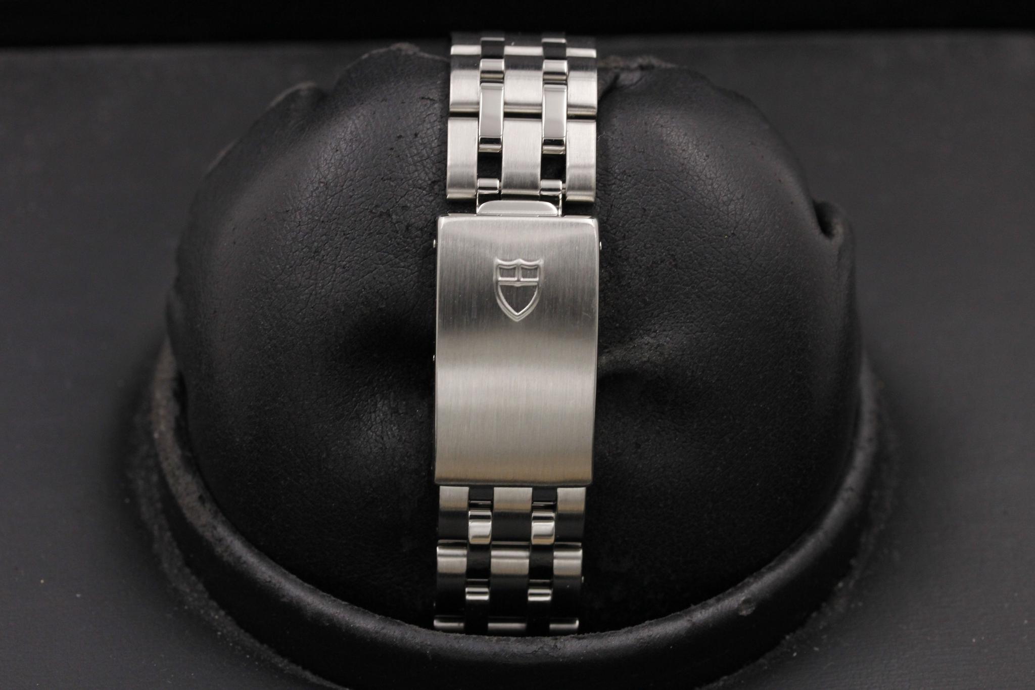 Watch Image 9