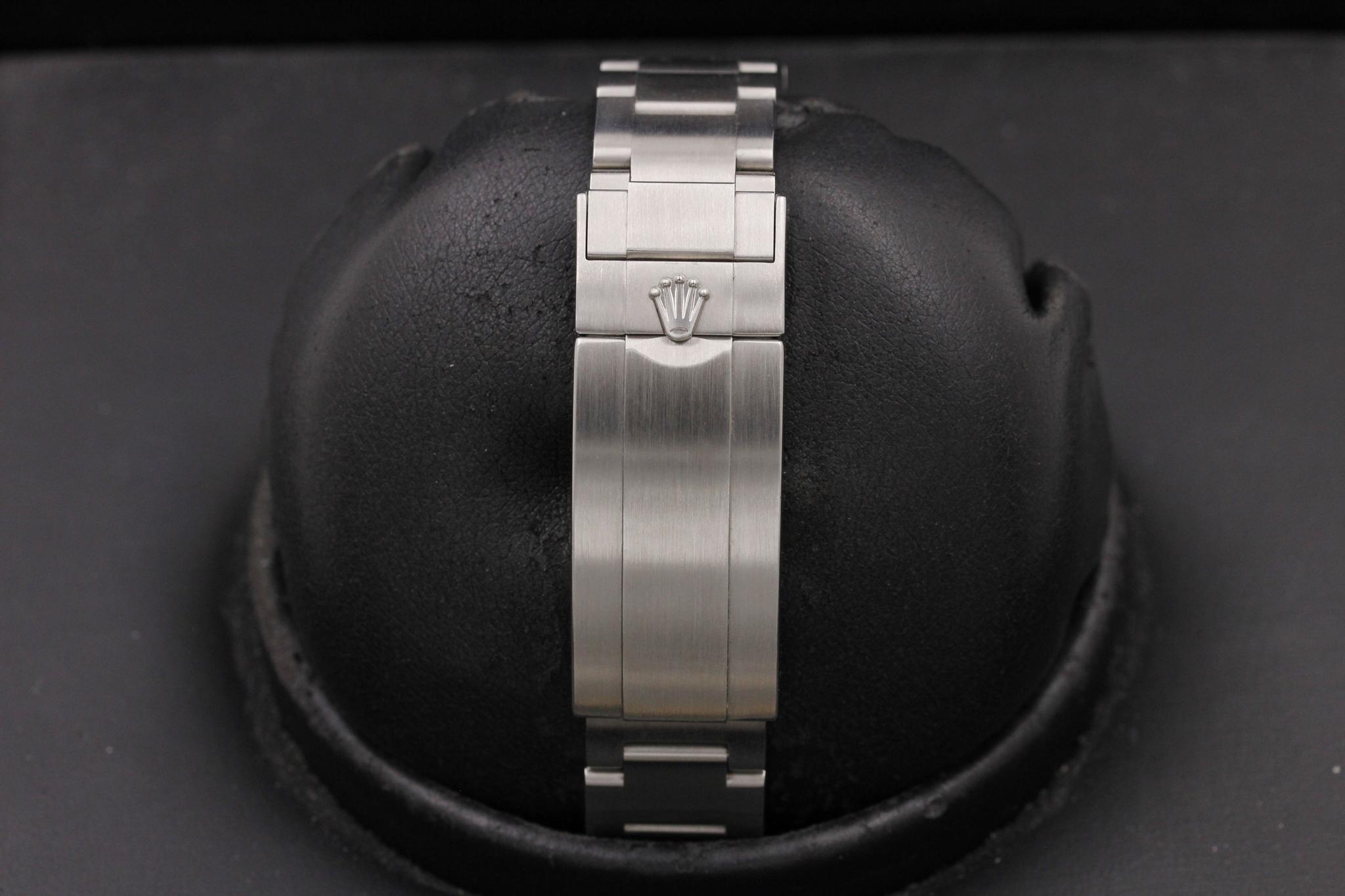 Watch Image 8