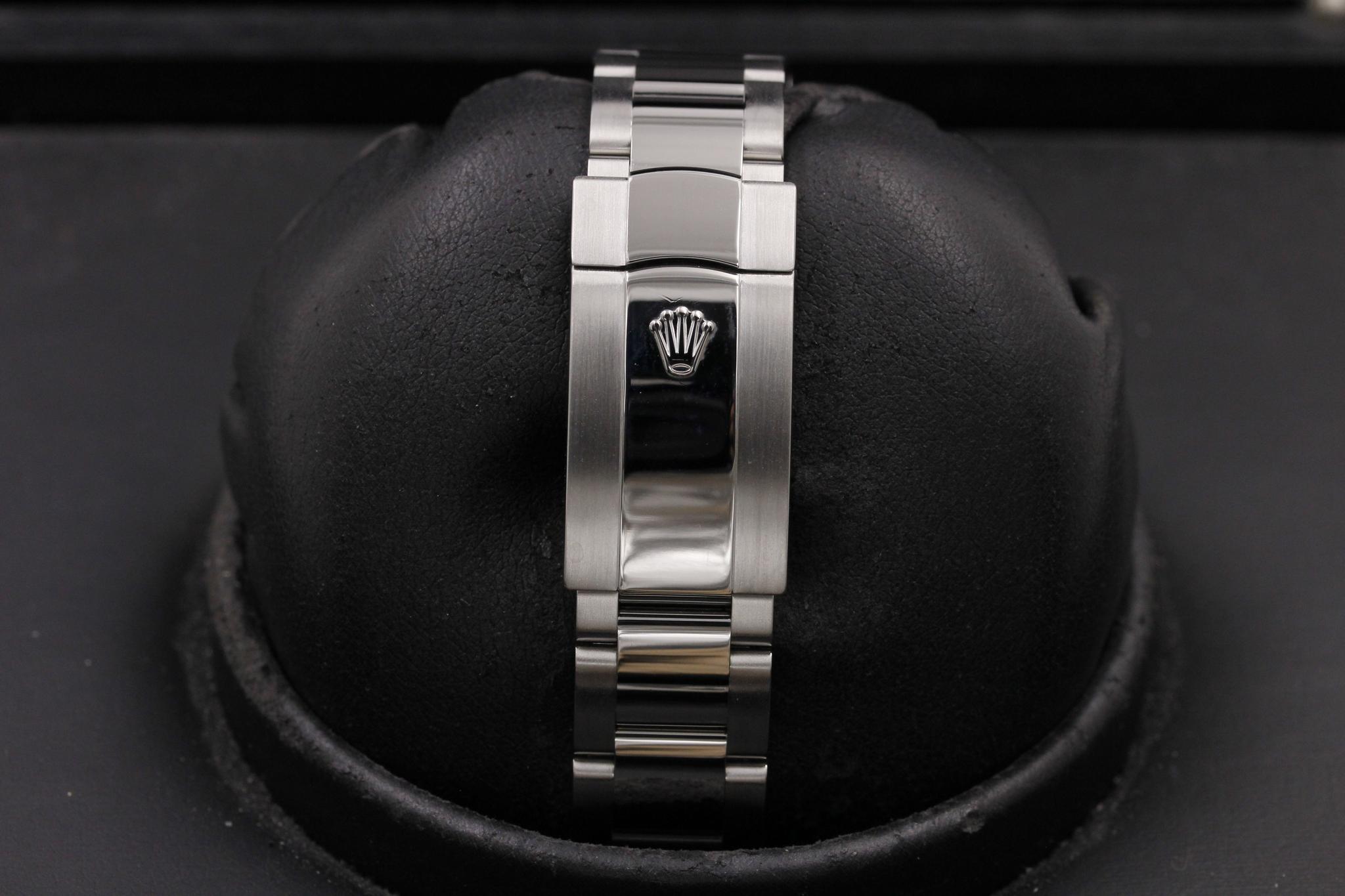 Watch Image 8
