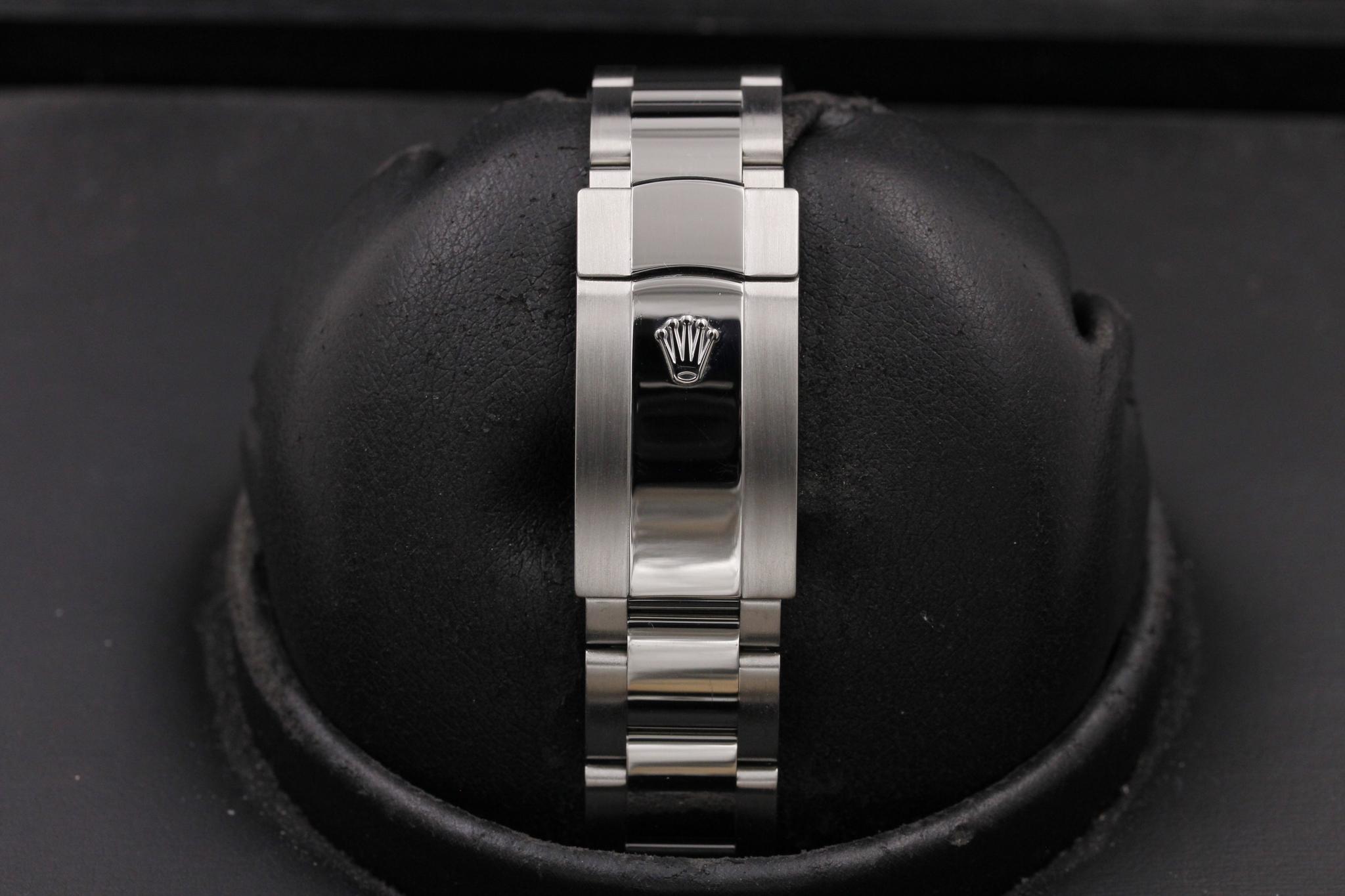 Watch Image 7