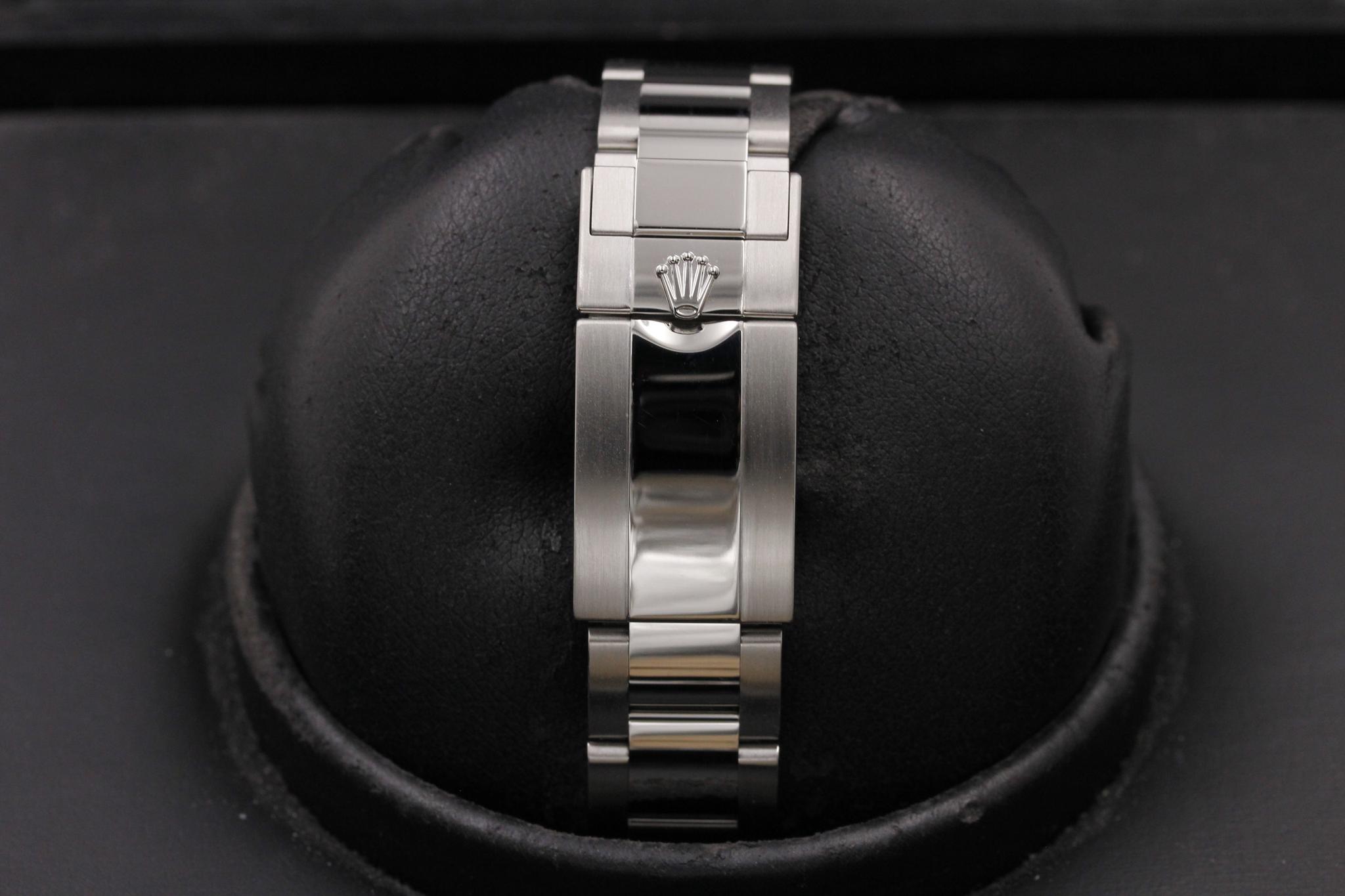 Watch Image 8