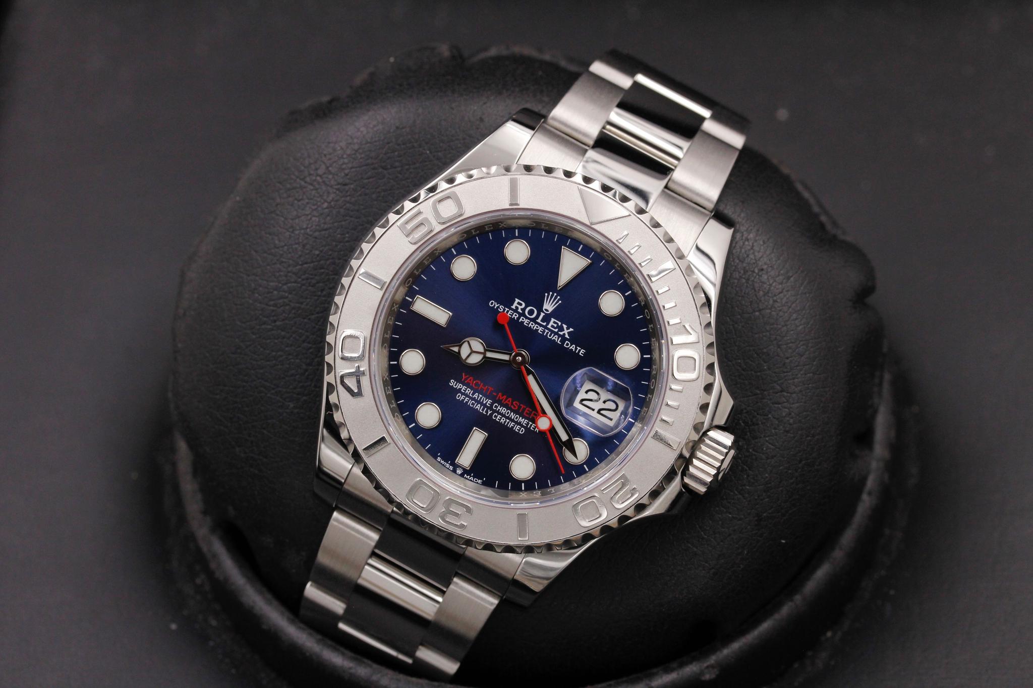 Watch Image 10