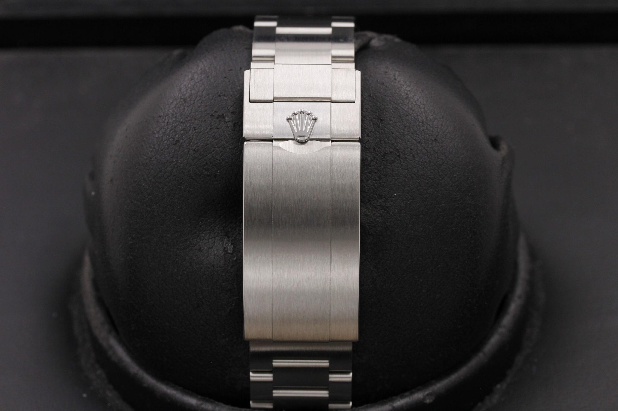 Watch Image 8
