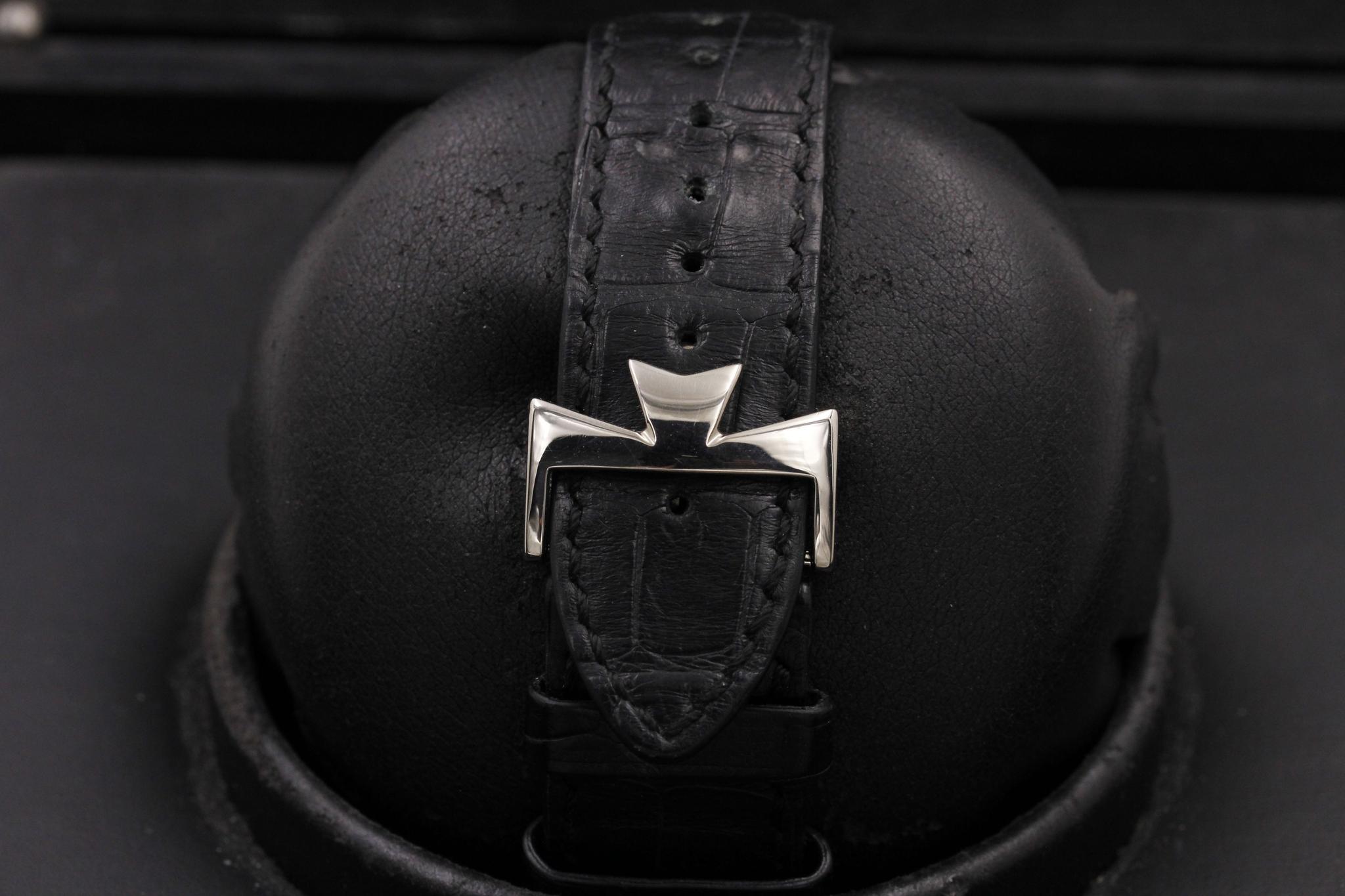Watch Image 8