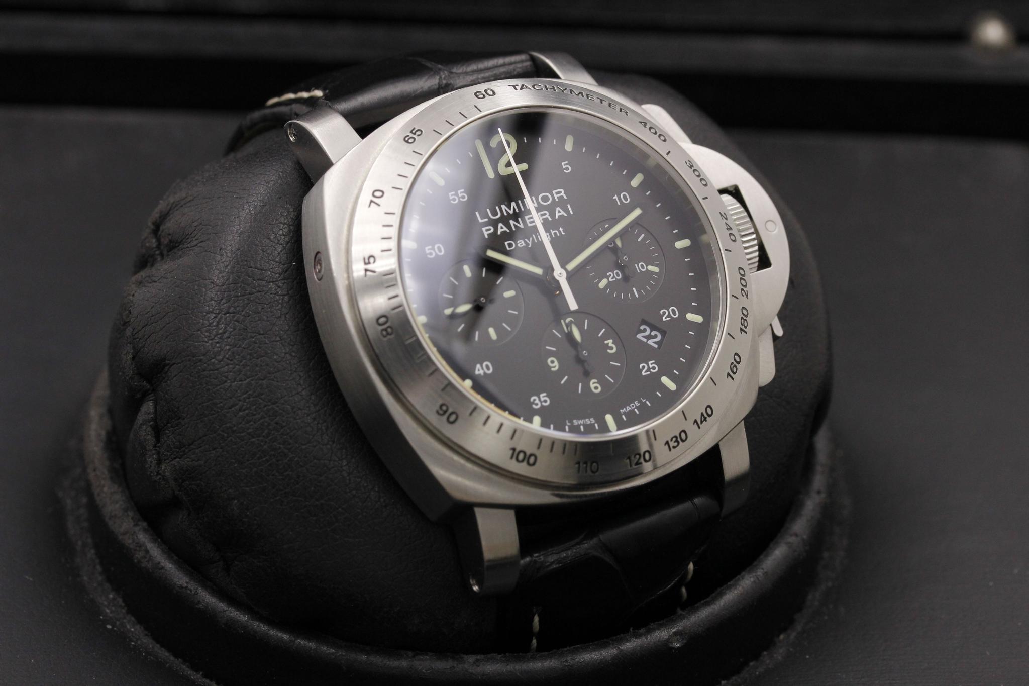 Watch Image 10