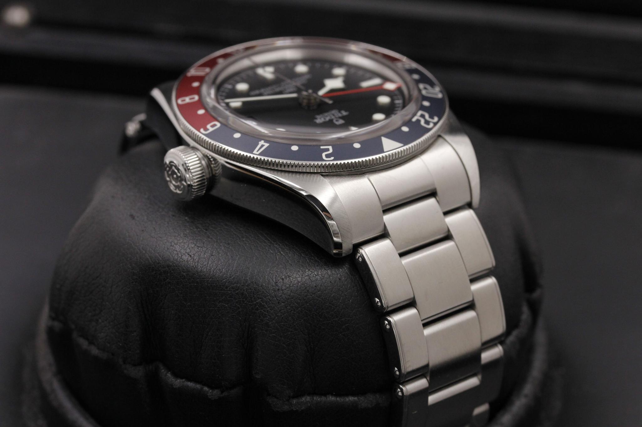 Watch Image 4