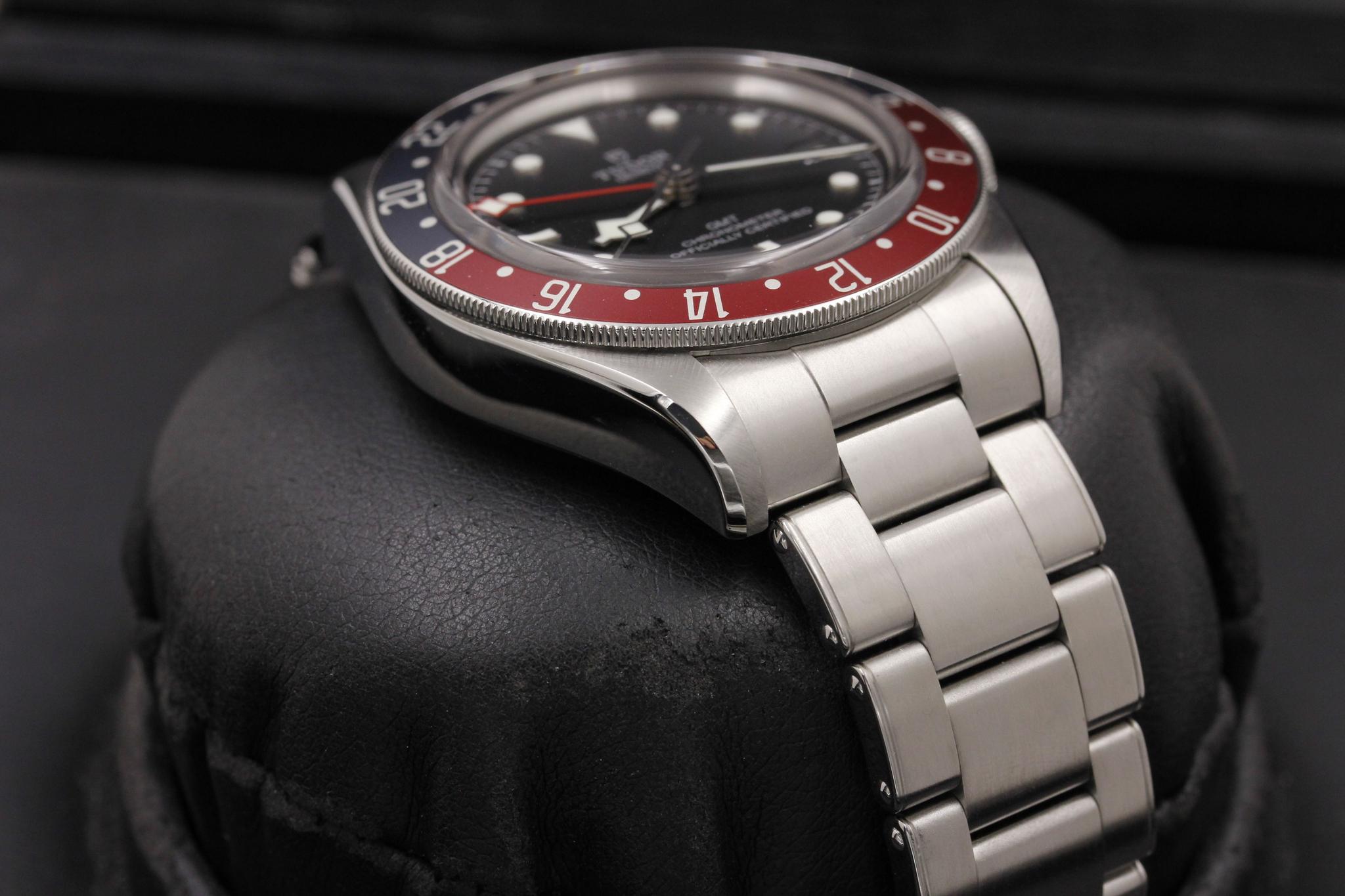 Watch Image 6