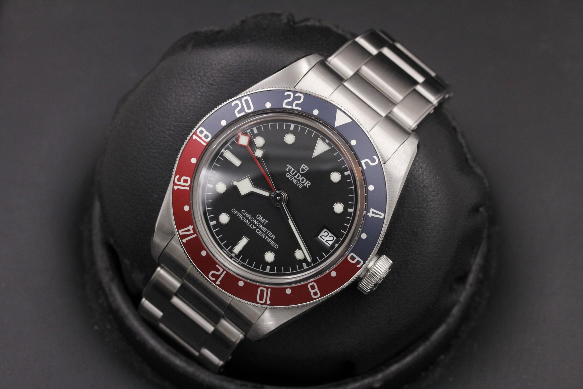 Watch Image 9