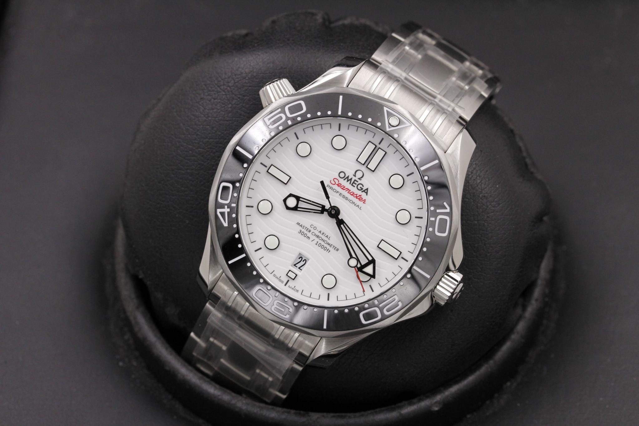 Watch Image 10