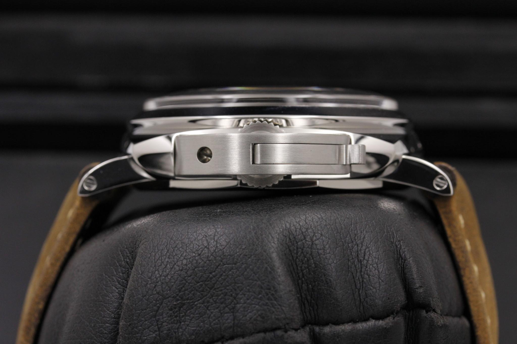Watch Image 3