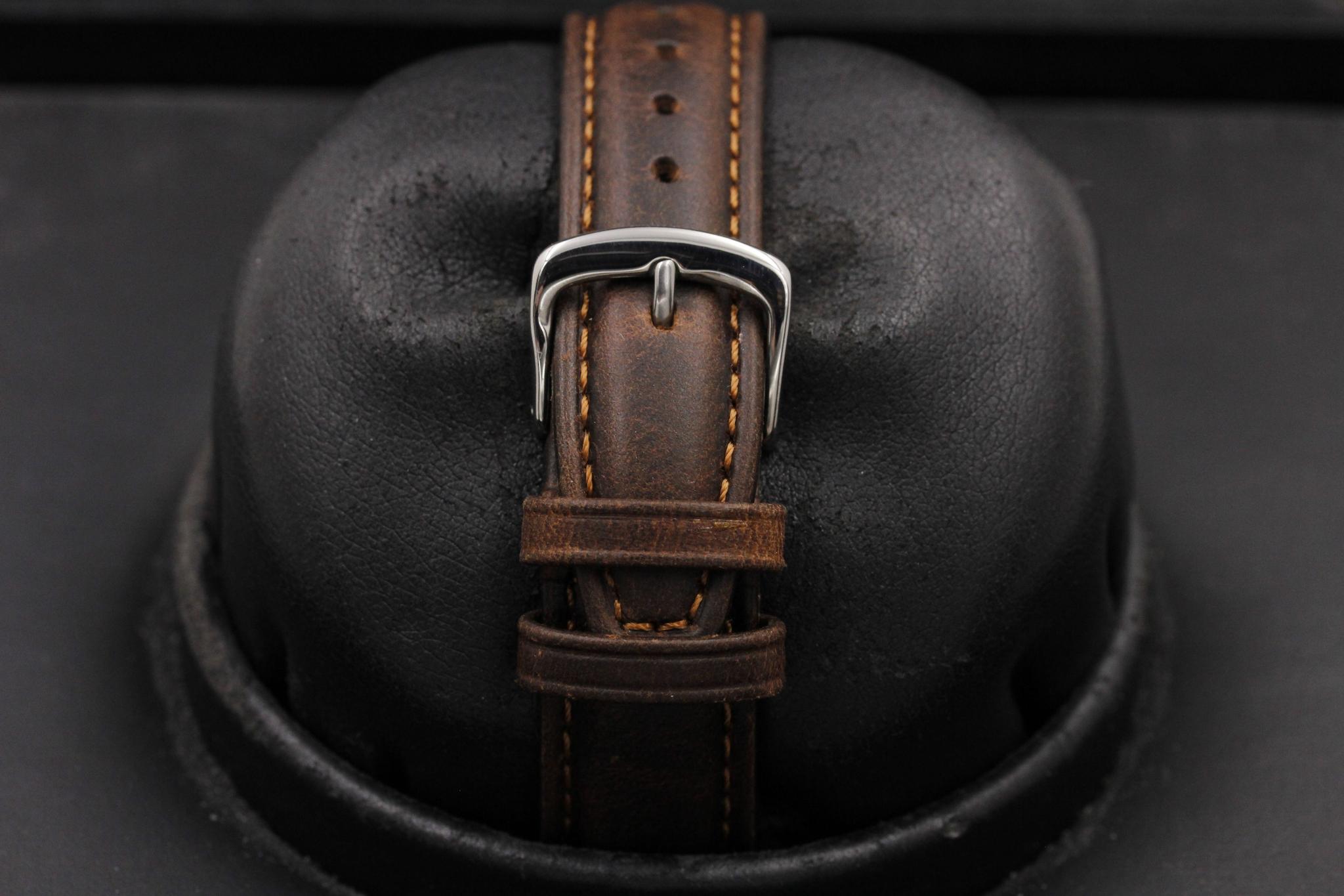 Watch Image 9