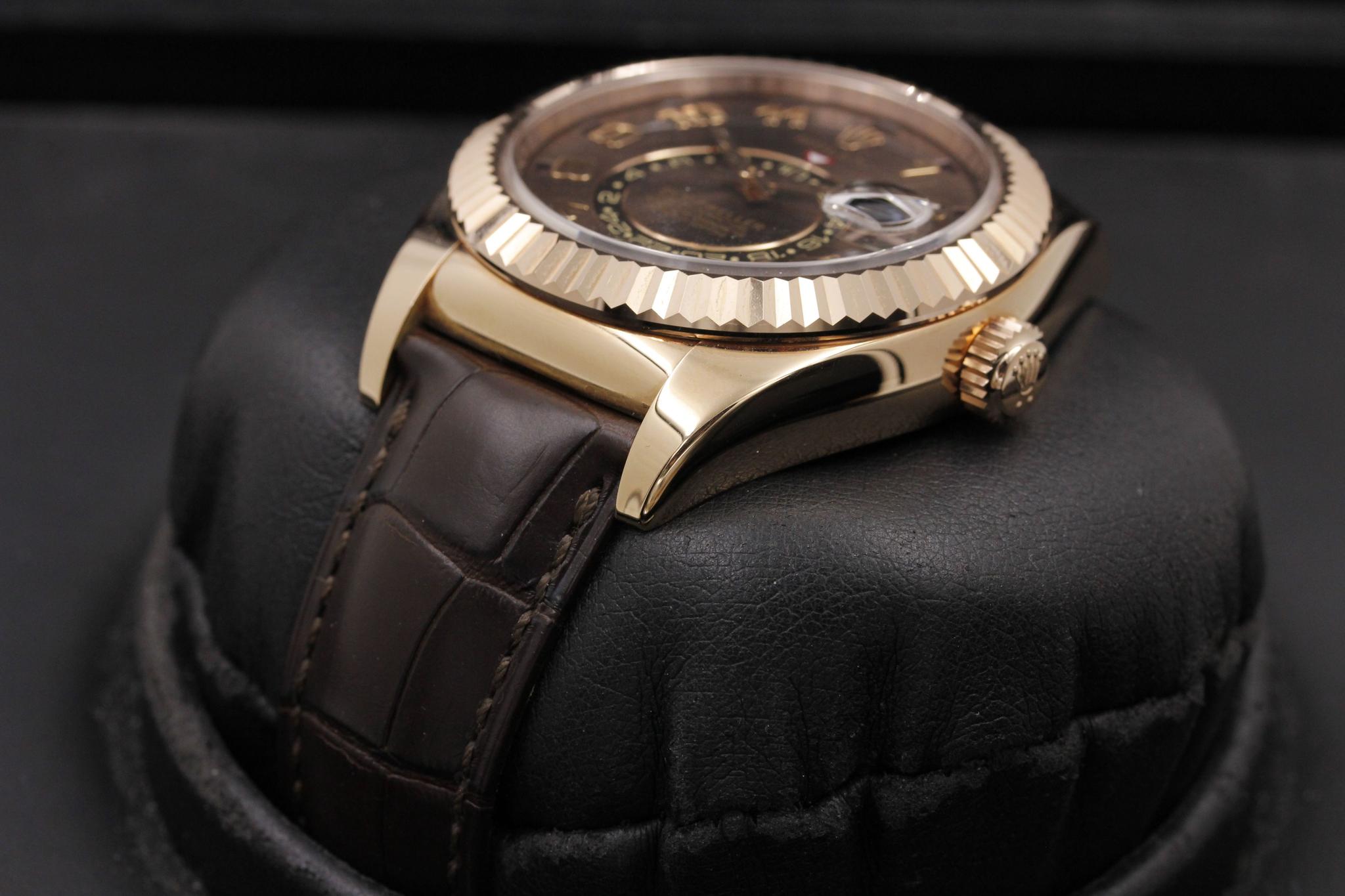 Watch Image 2