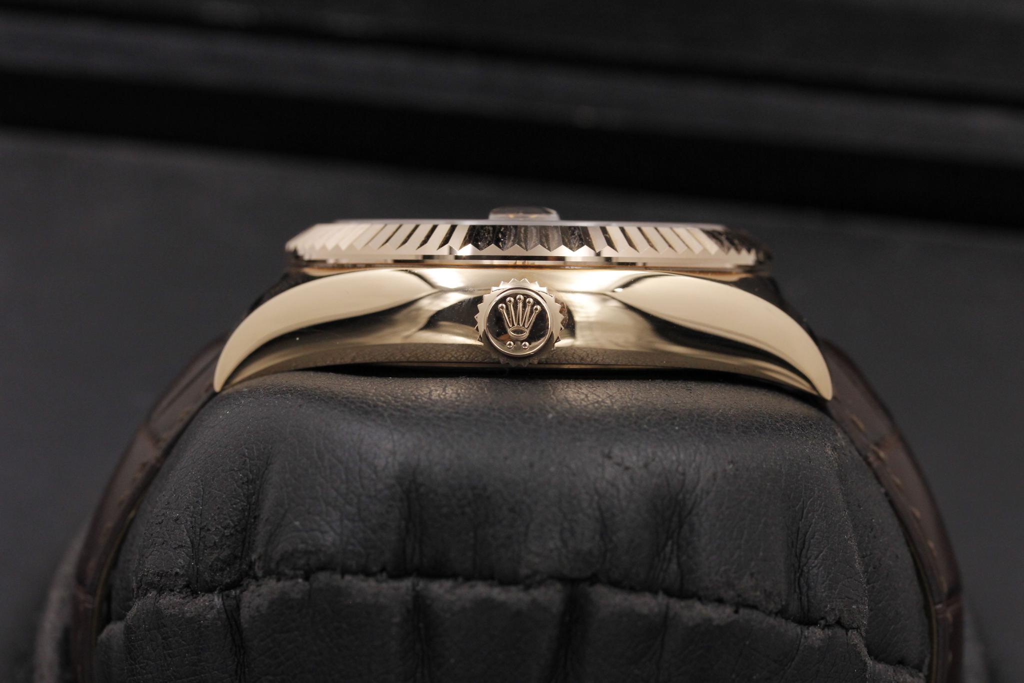 Watch Image 3