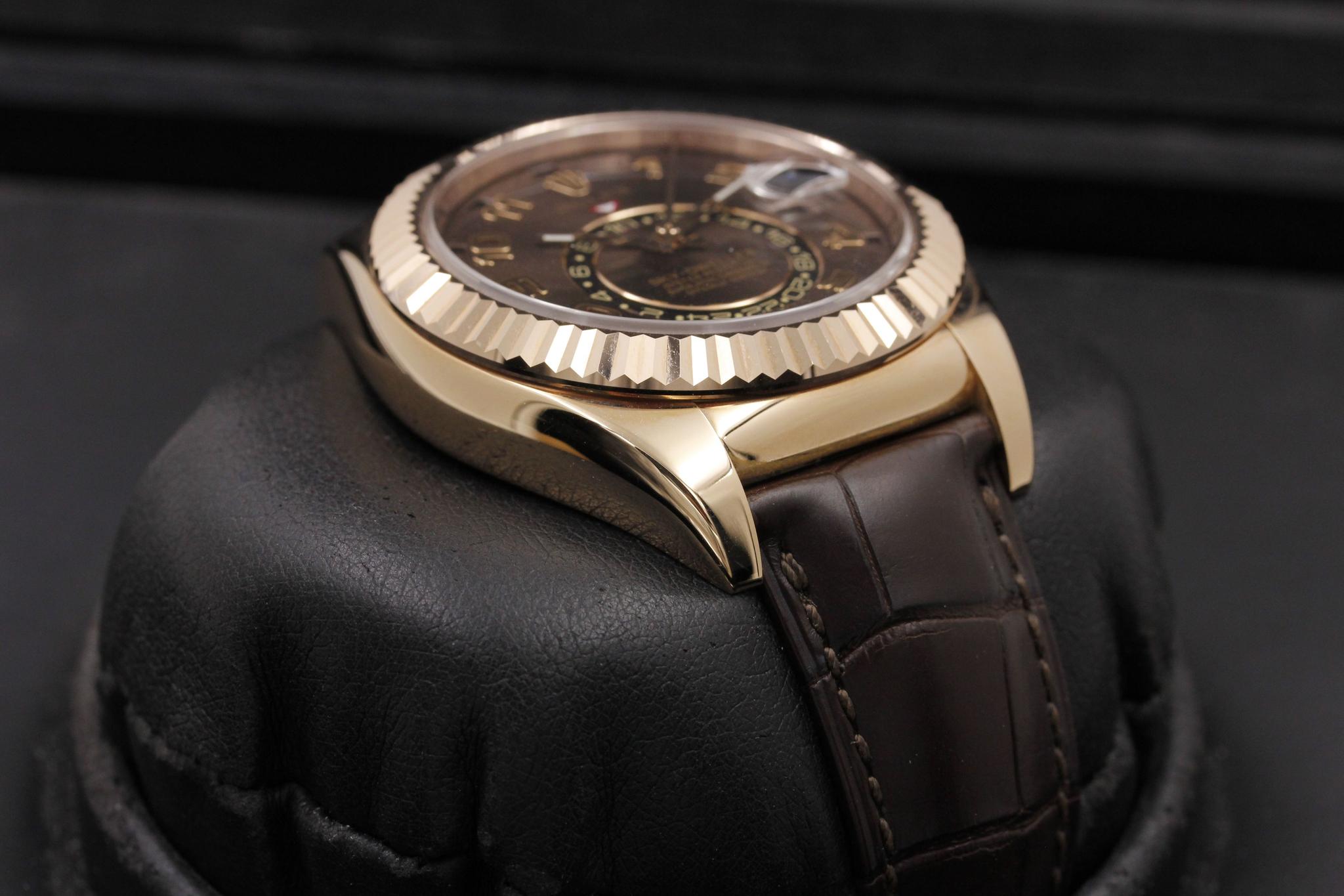 Watch Image 6