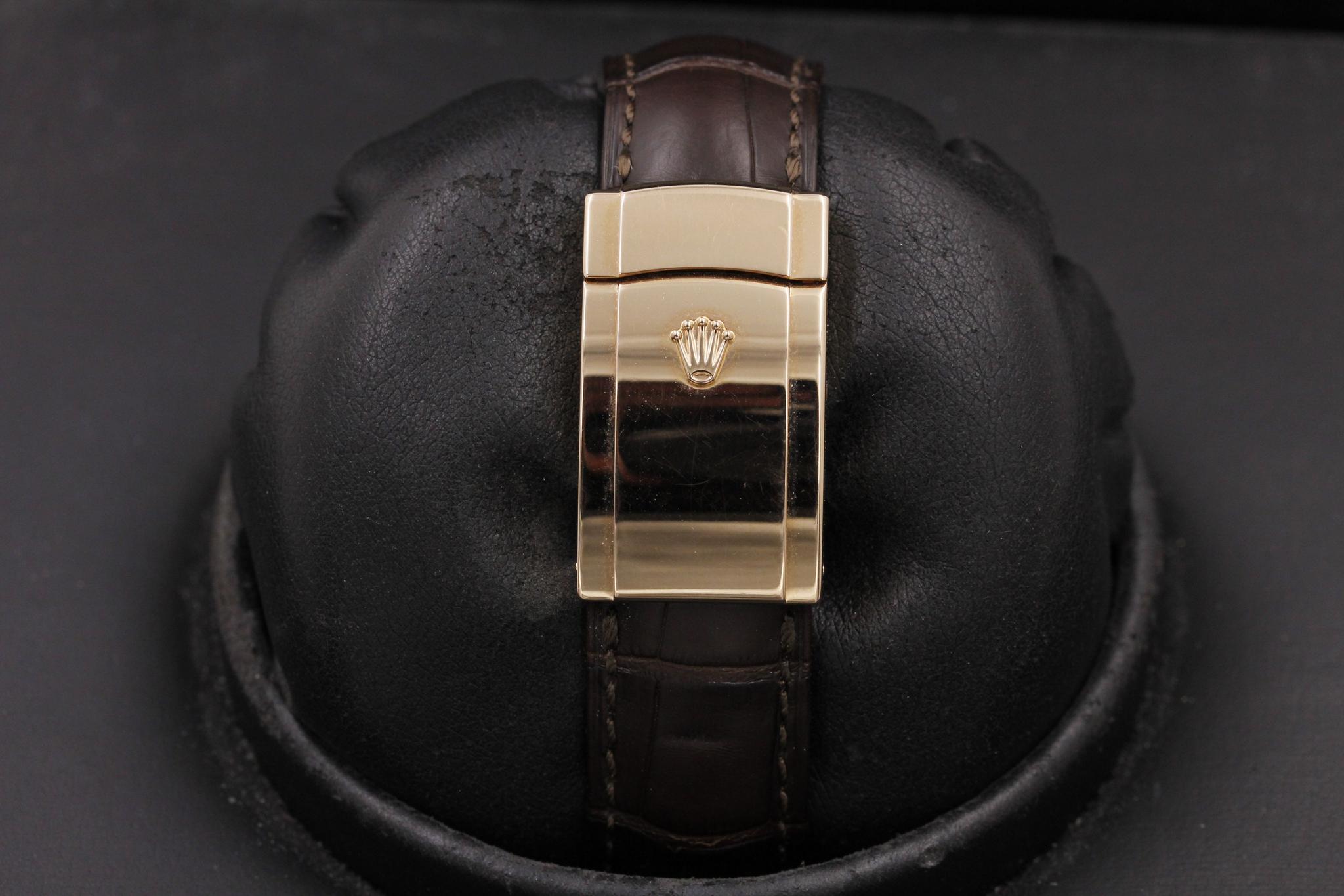 Watch Image 7