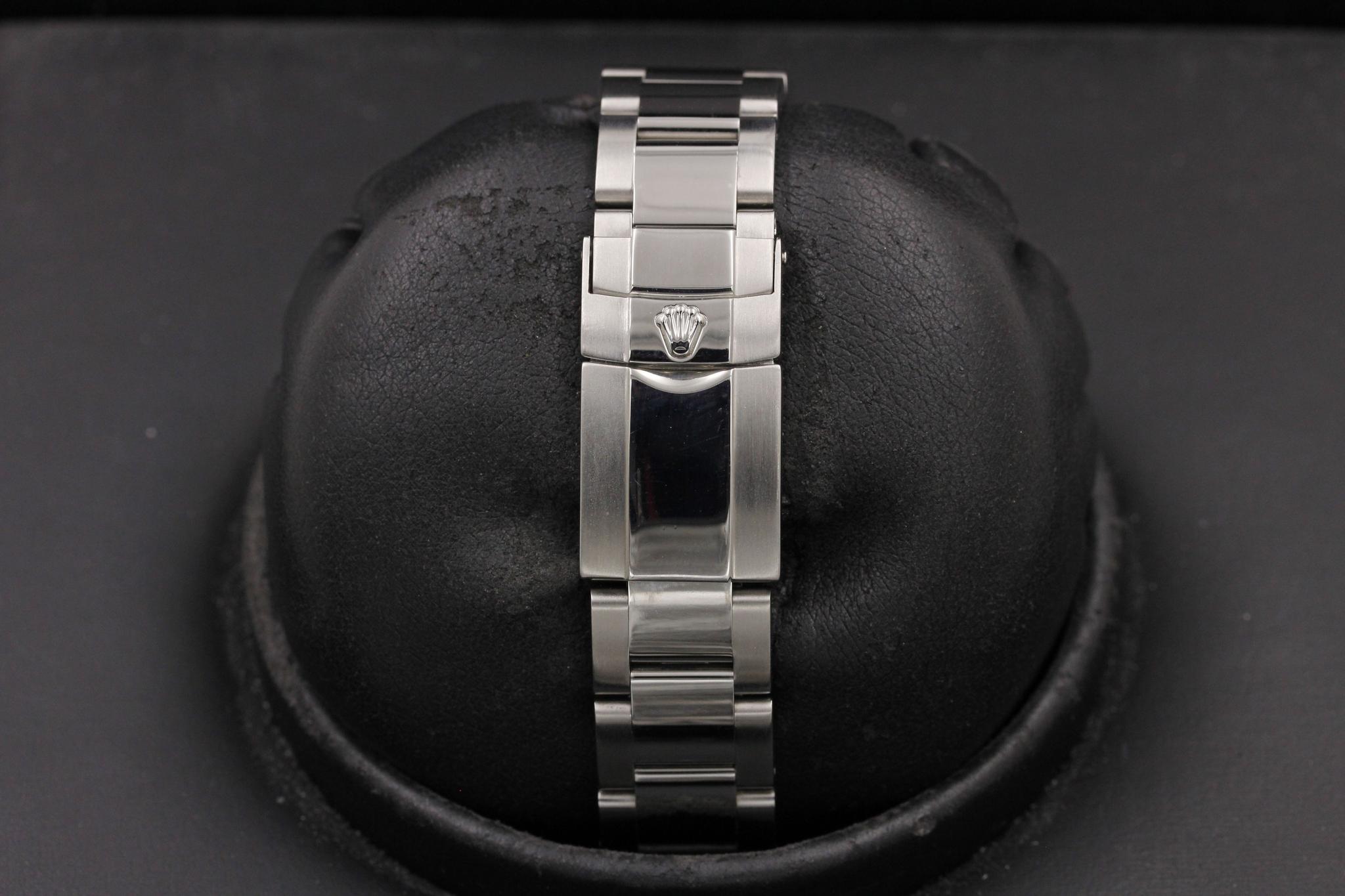 Watch Image 9