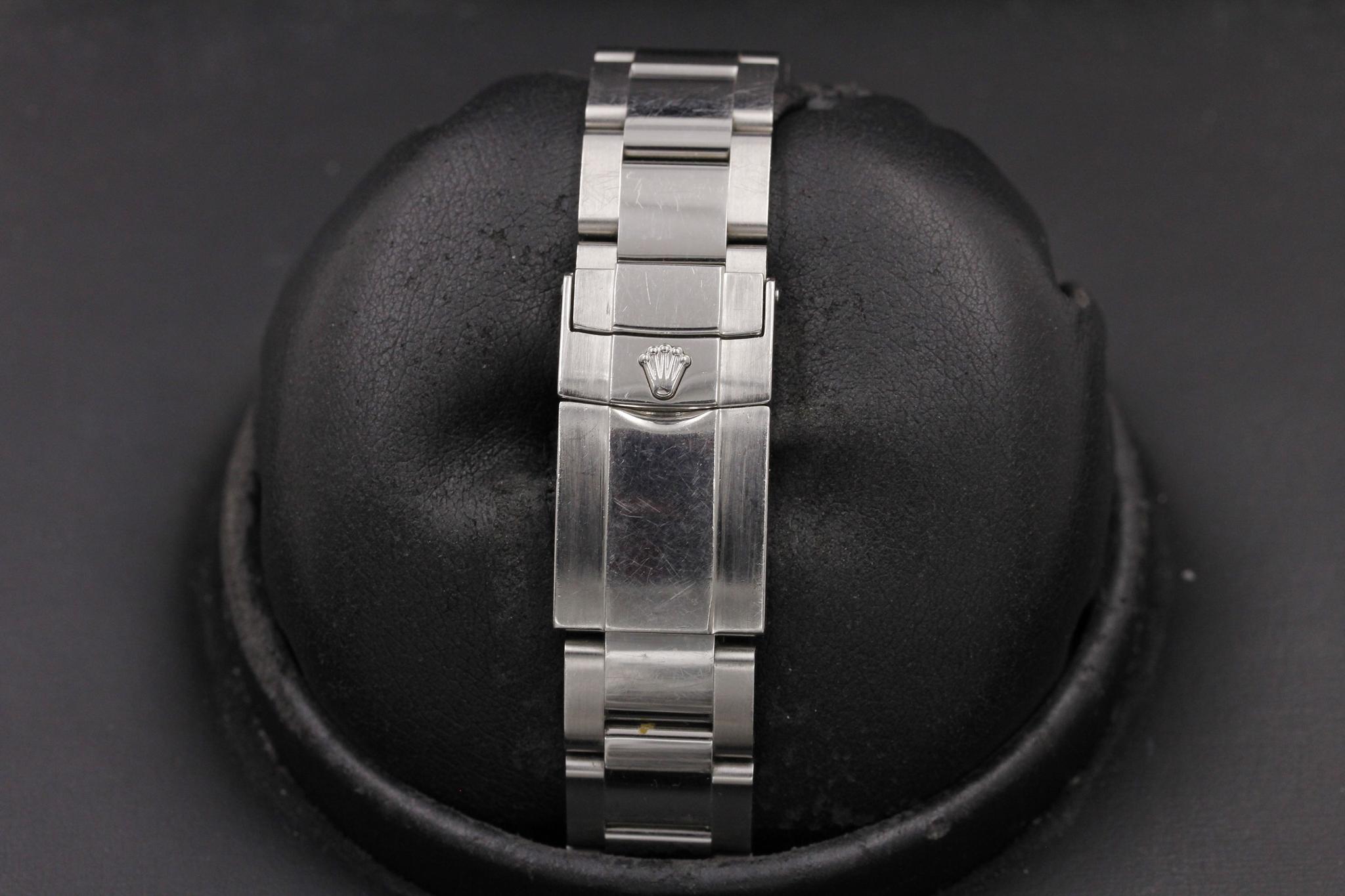 Watch Image 9
