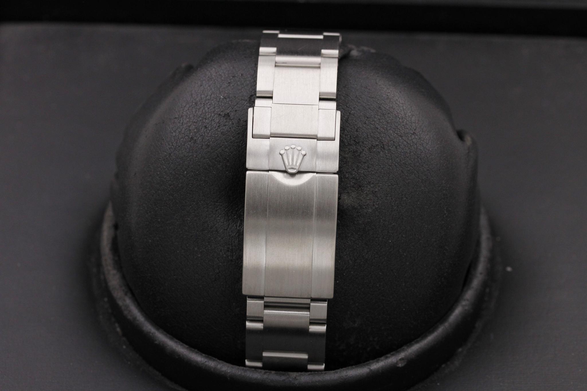 Watch Image 7