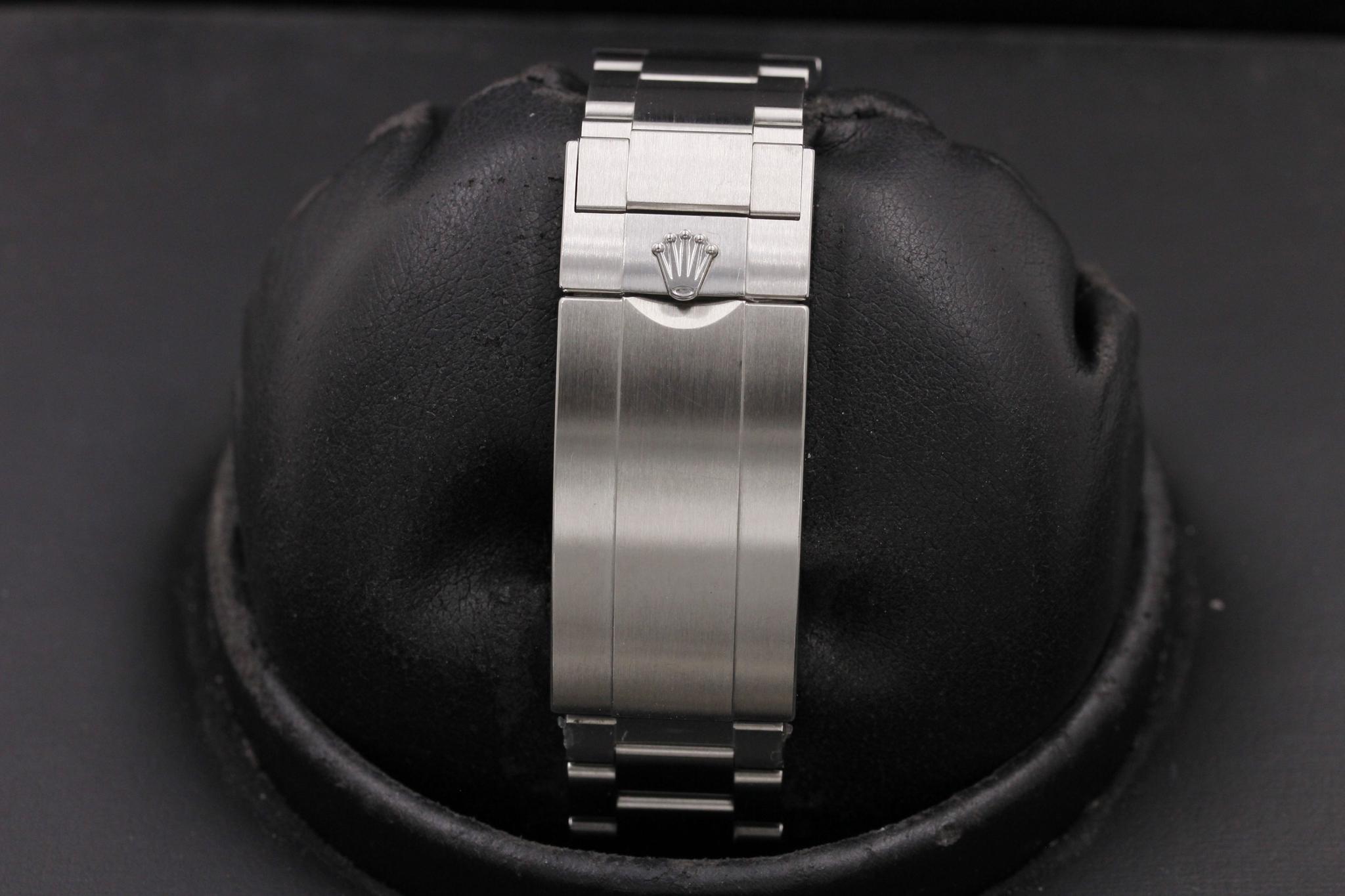 Watch Image 8