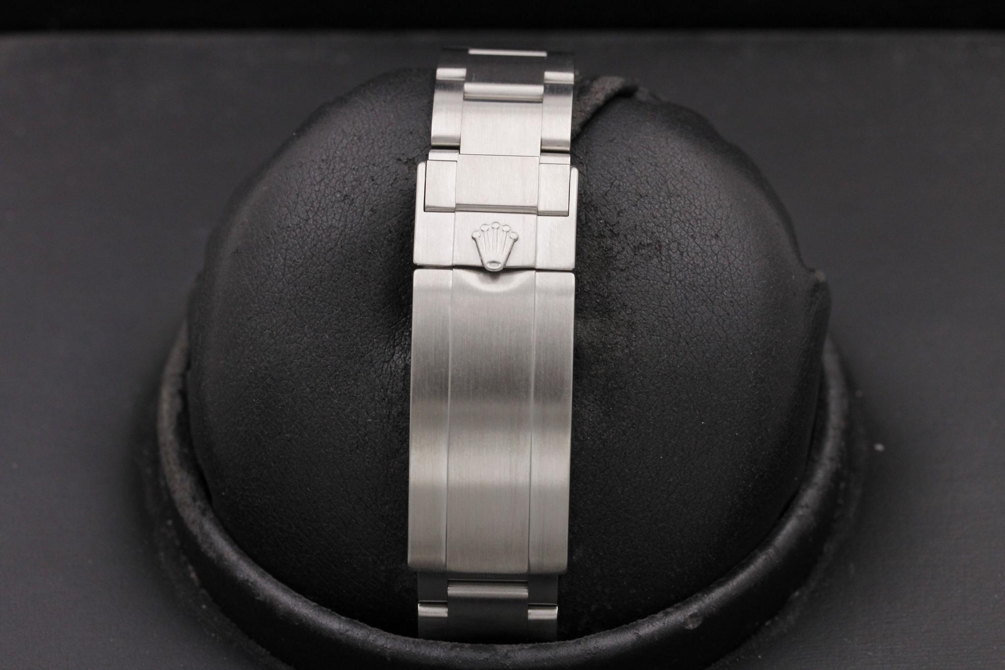 Watch Image 8
