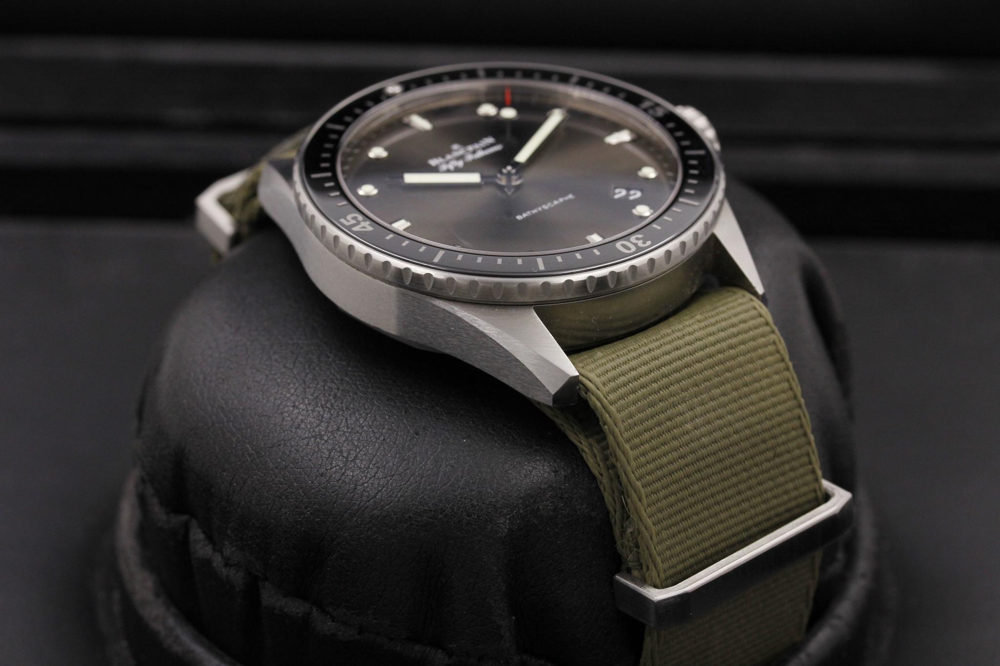 Watch Image 6