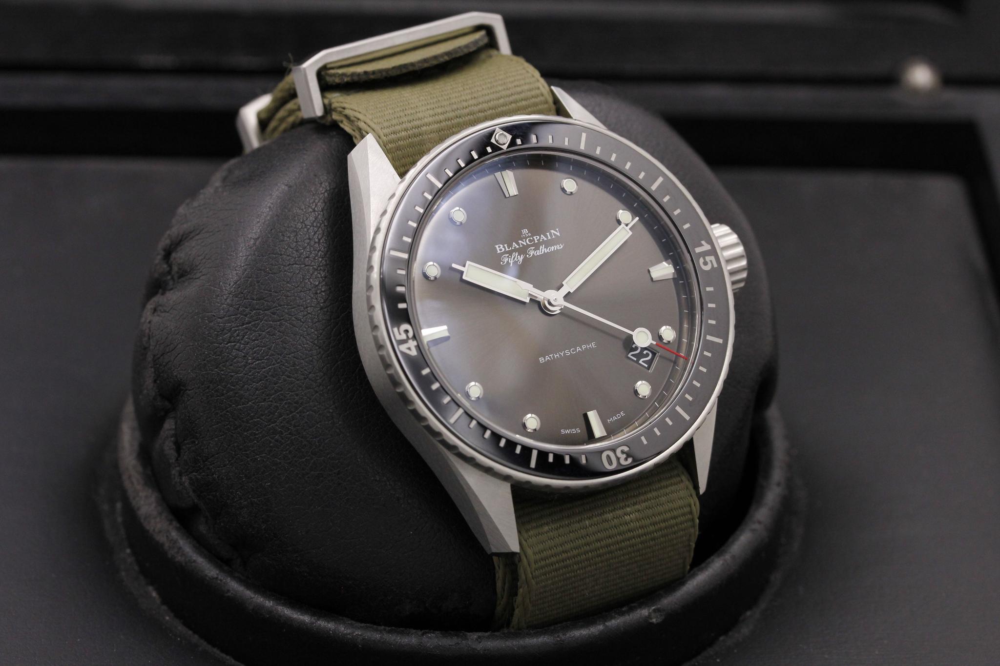 Watch Image 10