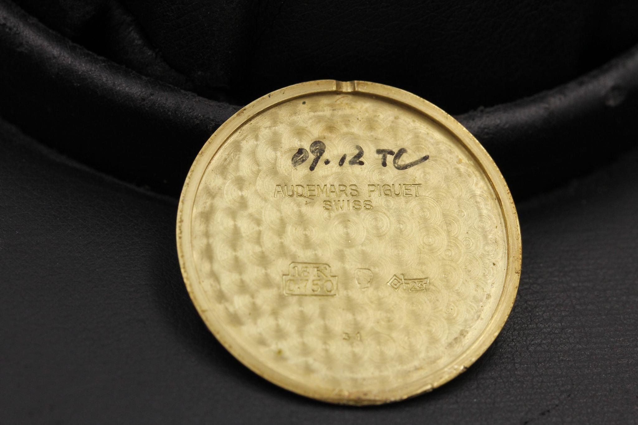 Watch Image 10