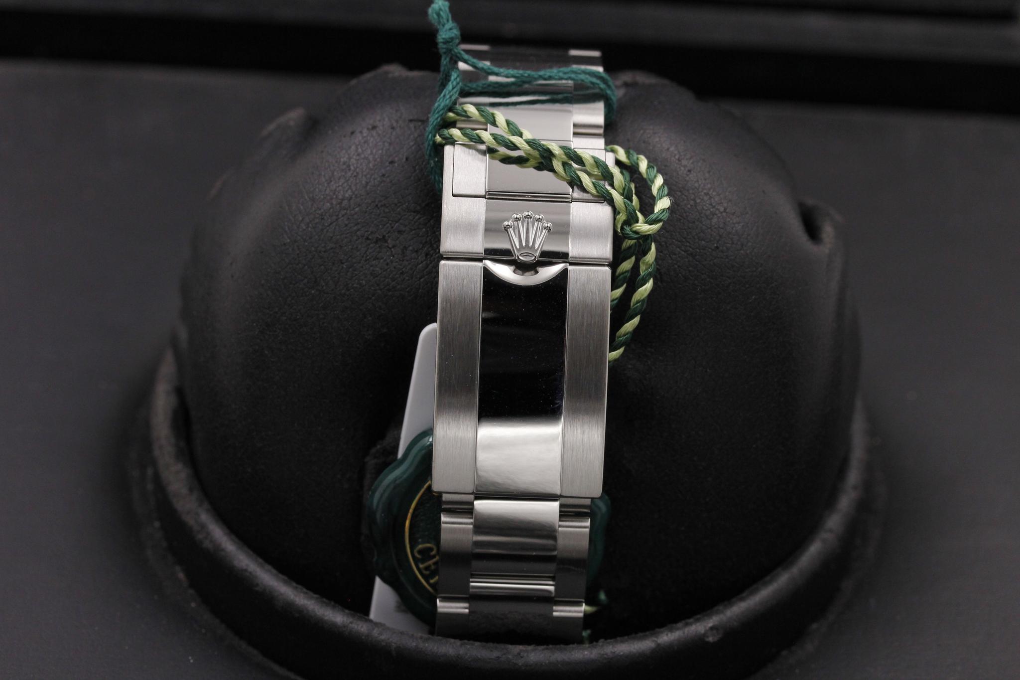 Watch Image 8