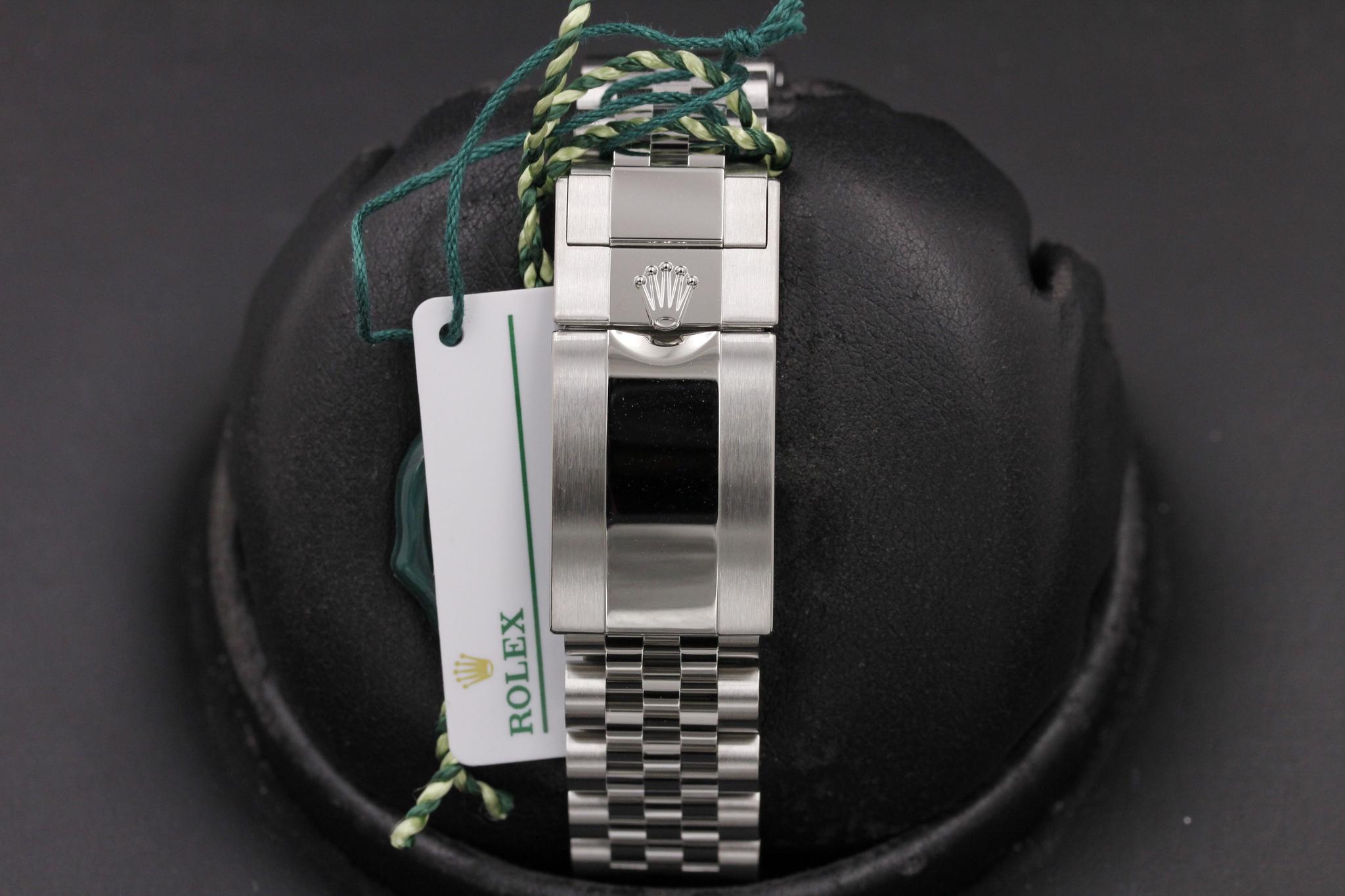Watch Image 7