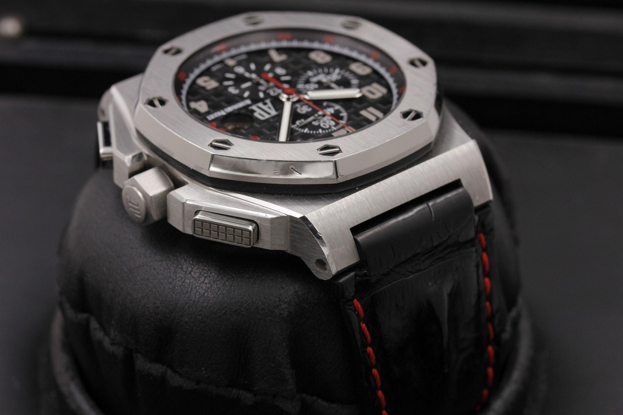 Watch Image 4