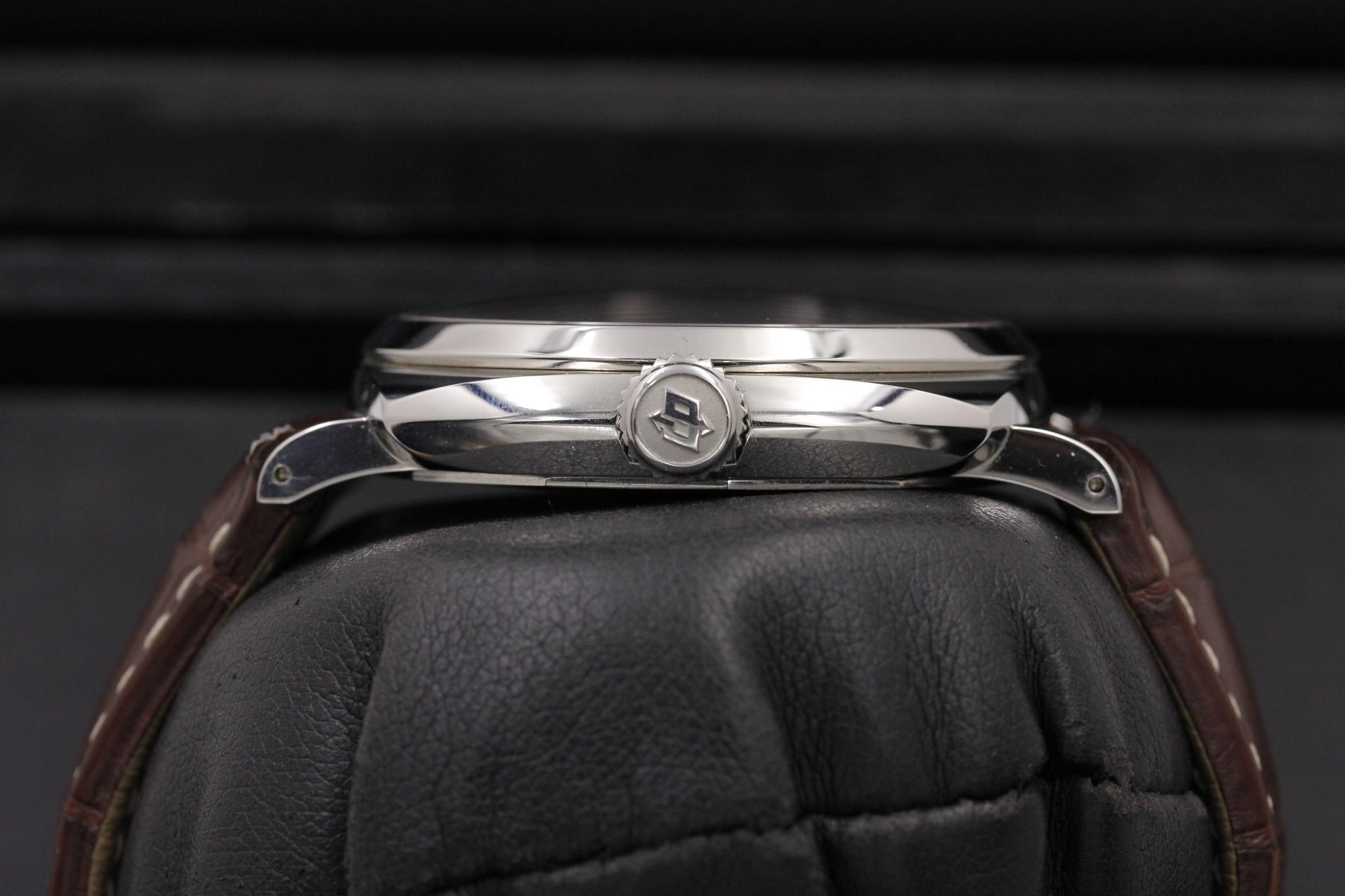 Watch Image 3