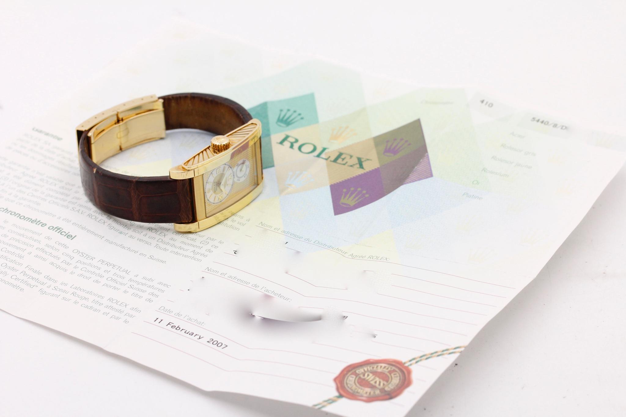 Watch Image 11