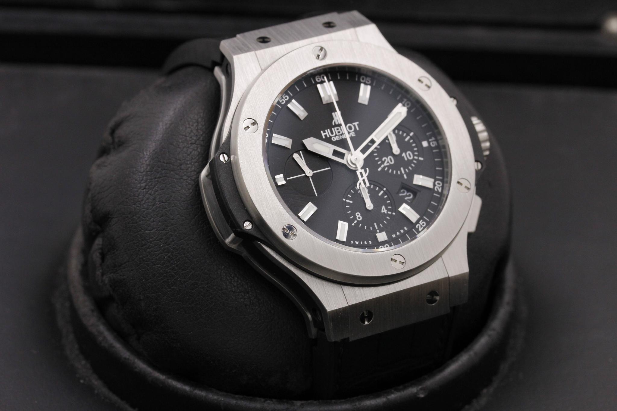 Watch Image 10