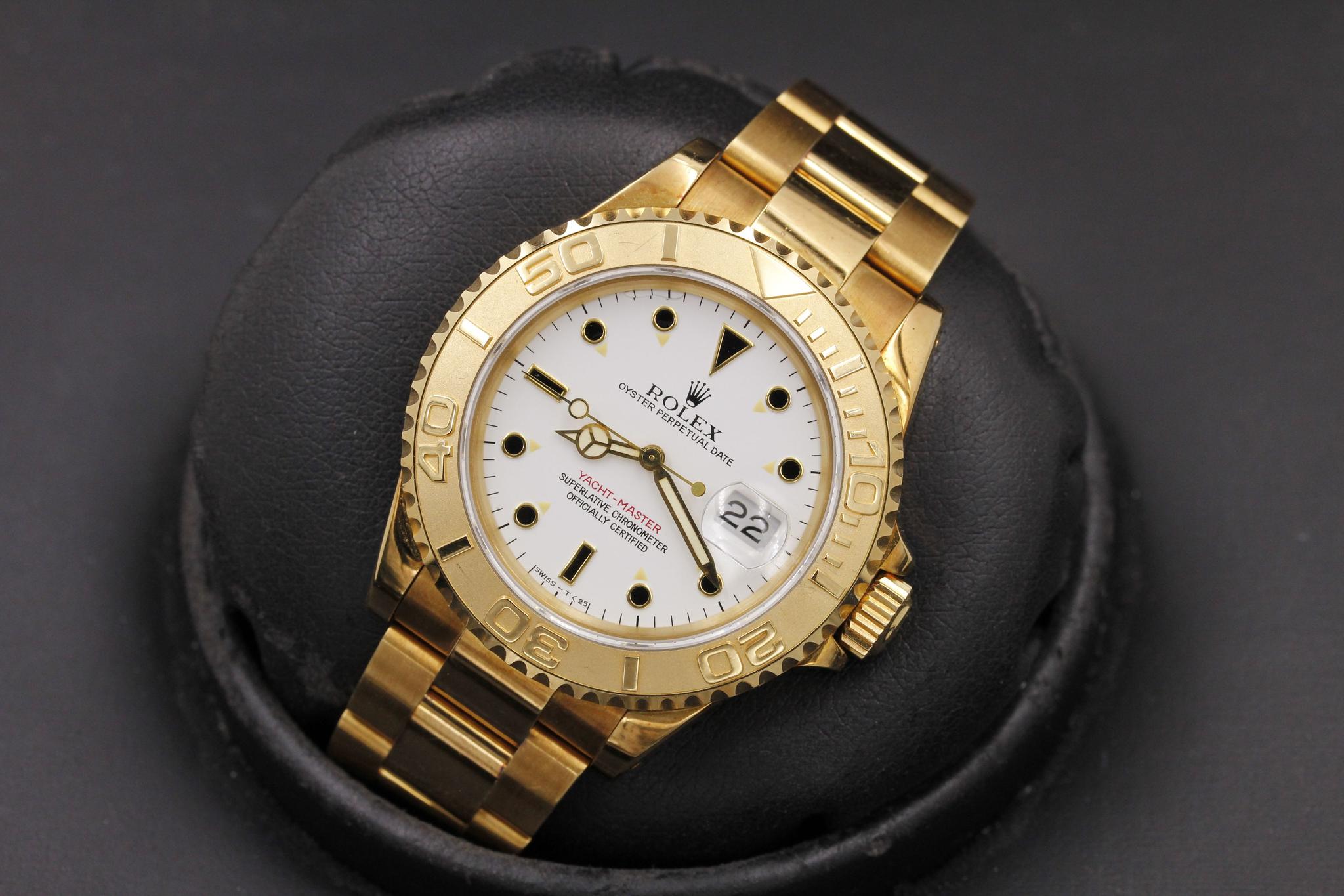 Watch Image 12