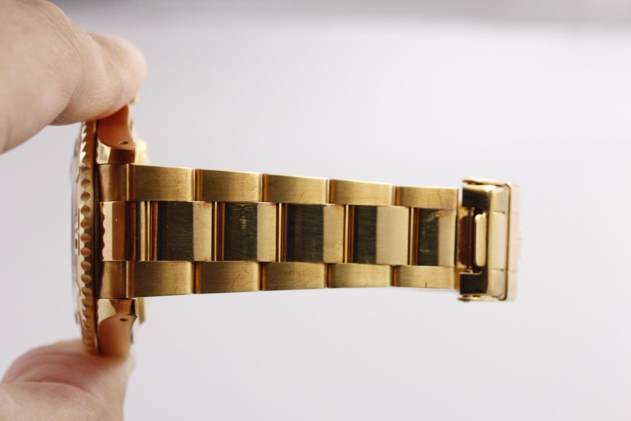 Watch Image 11