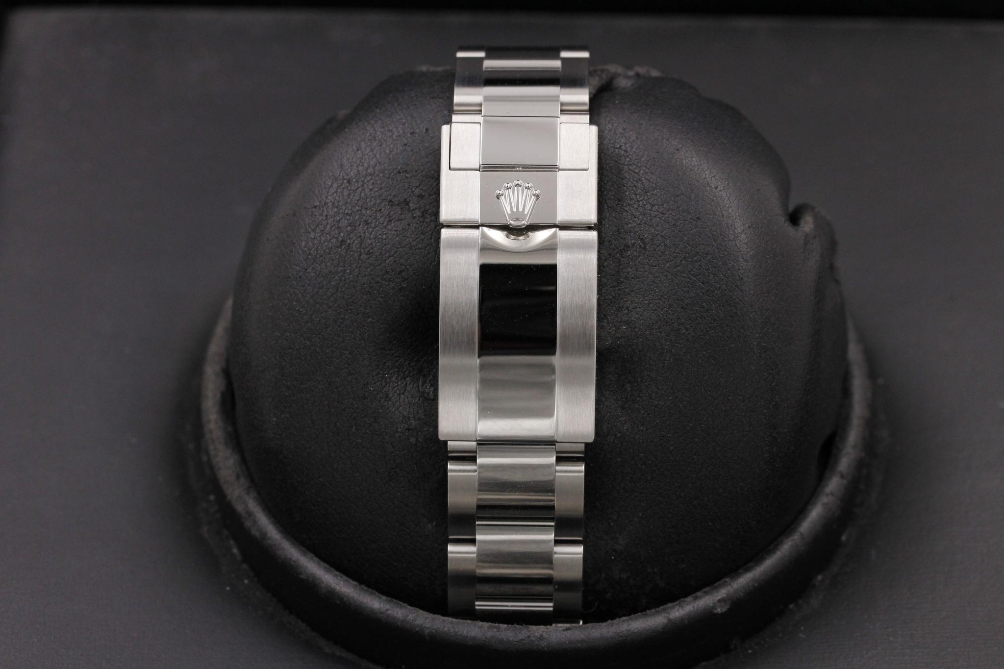 Watch Image 8