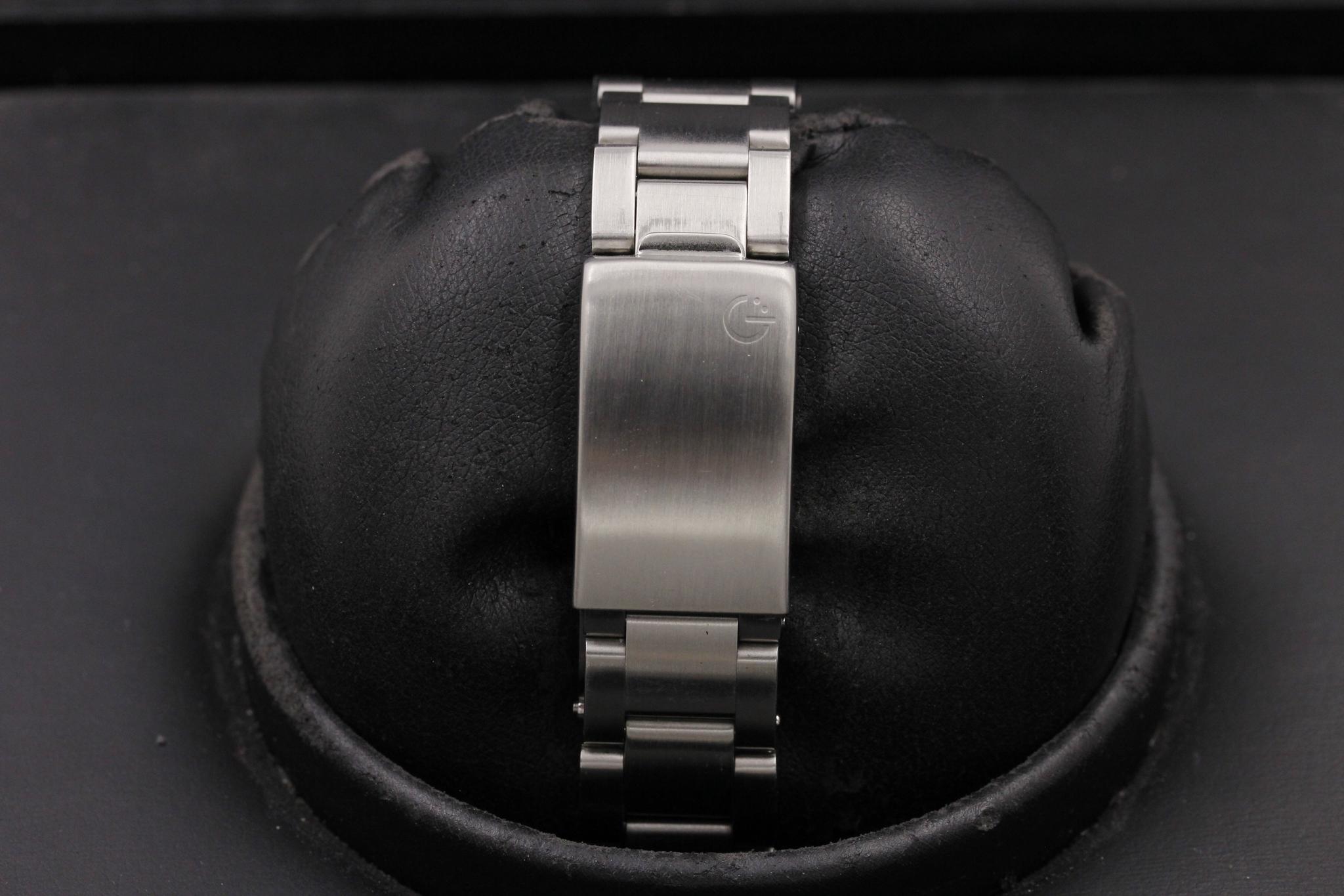 Watch Image 8