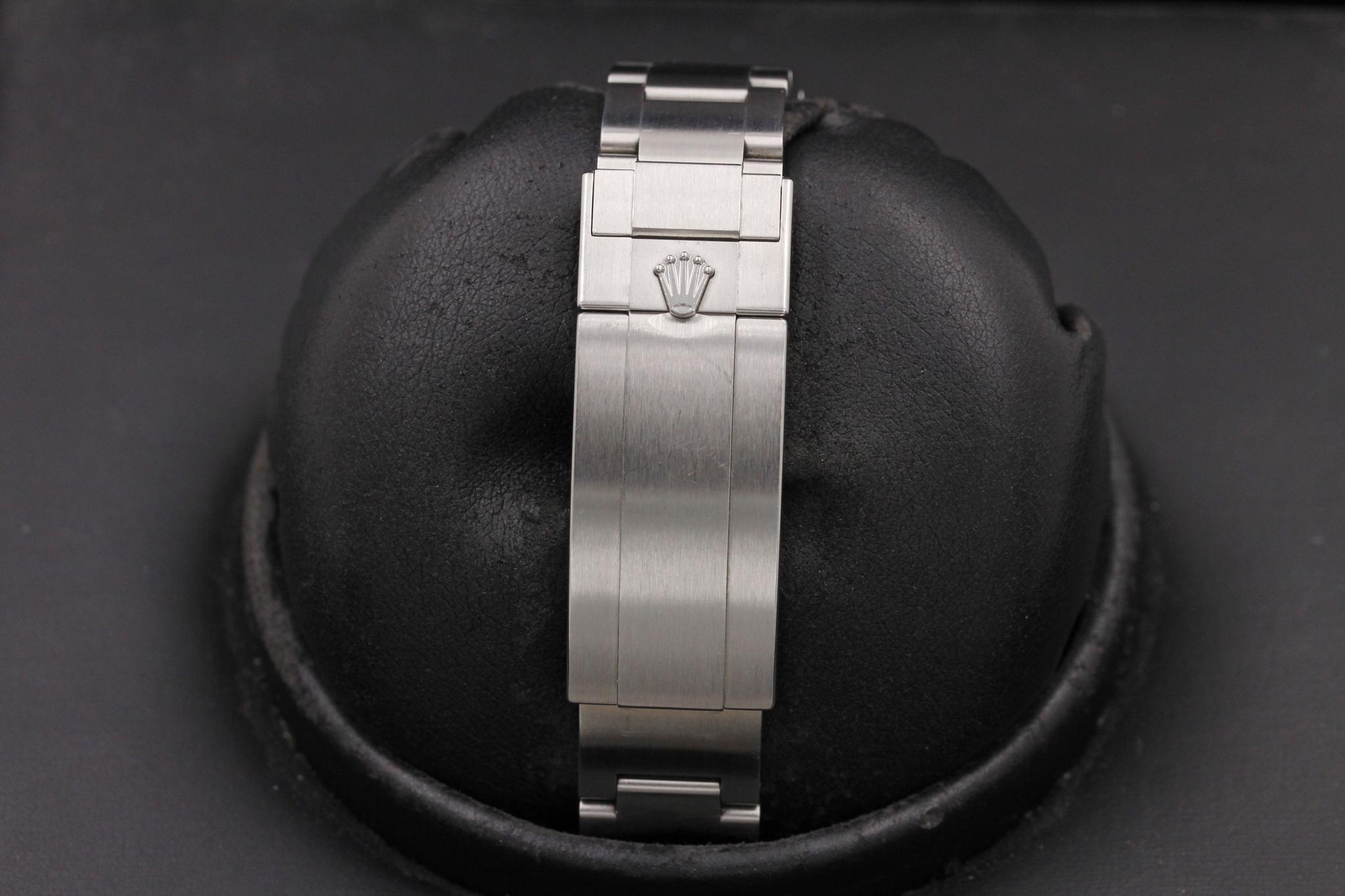 Watch Image 7